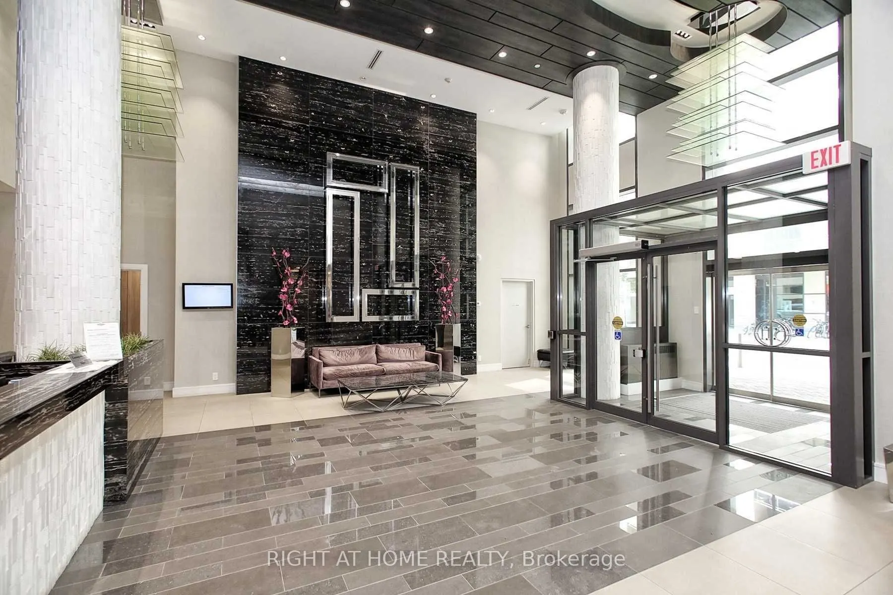 9191 Yonge Street, #Sw#608