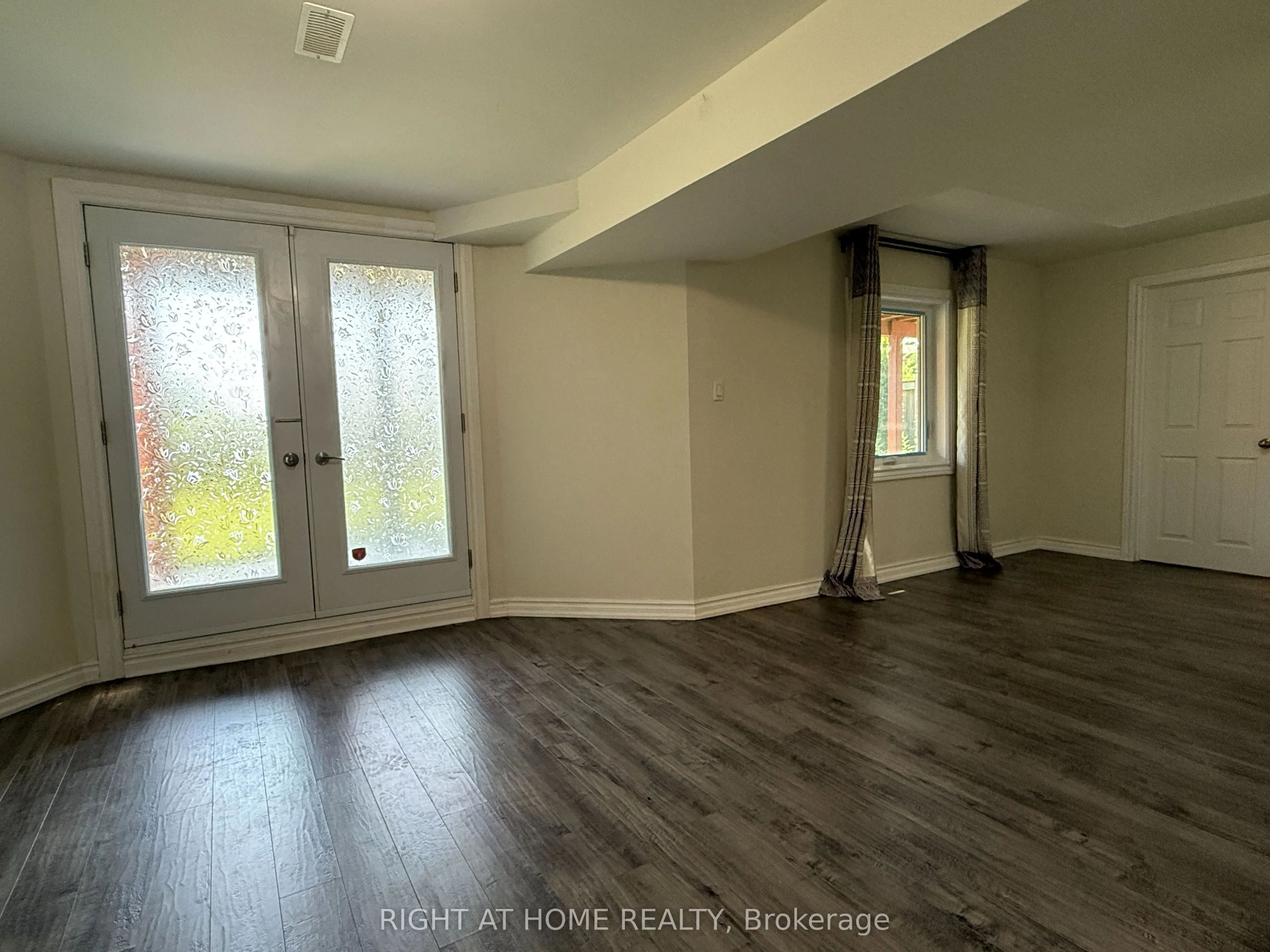 19 Grovepark Street, #Basement