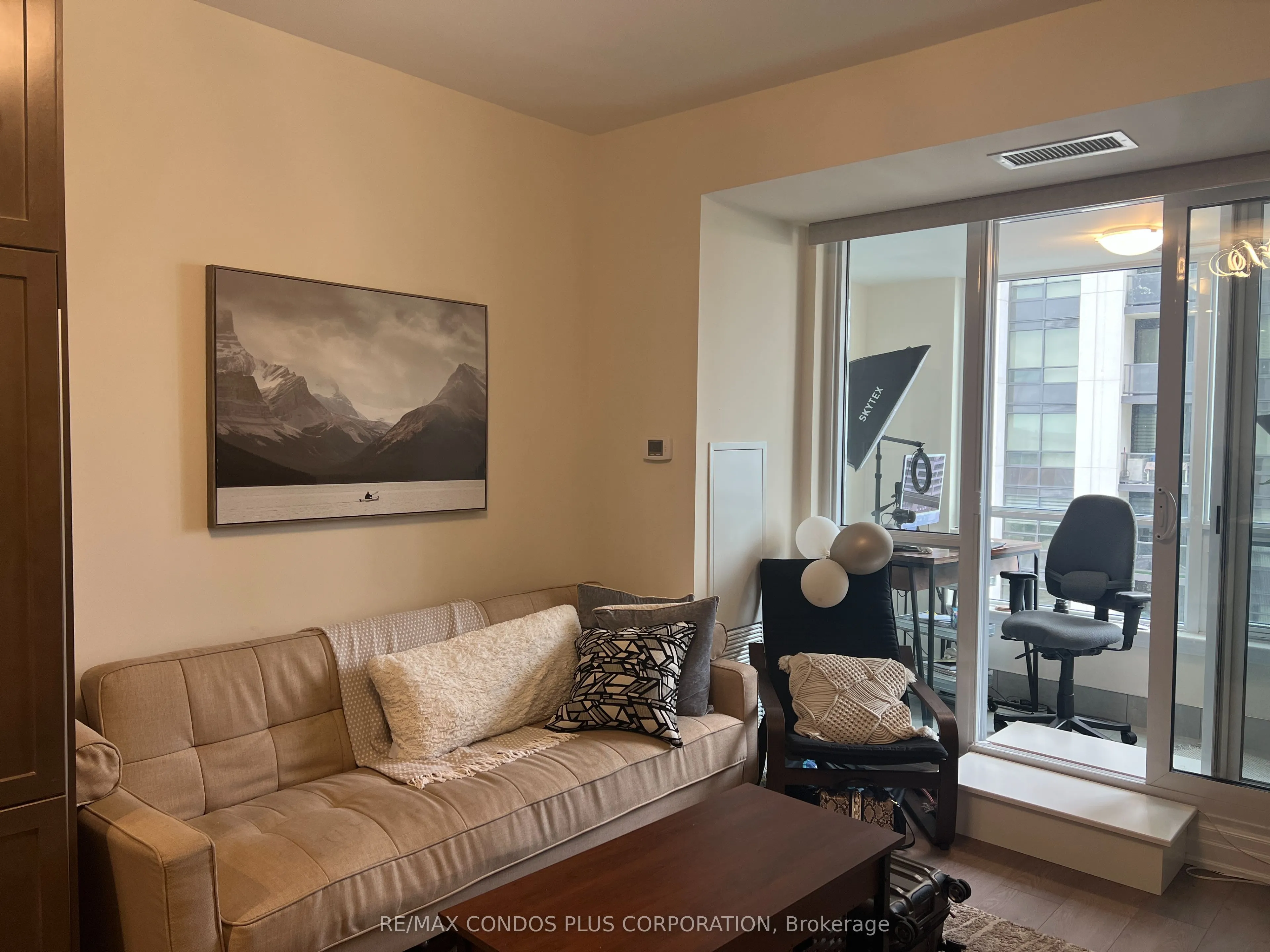 9085 Jane Street, #1705