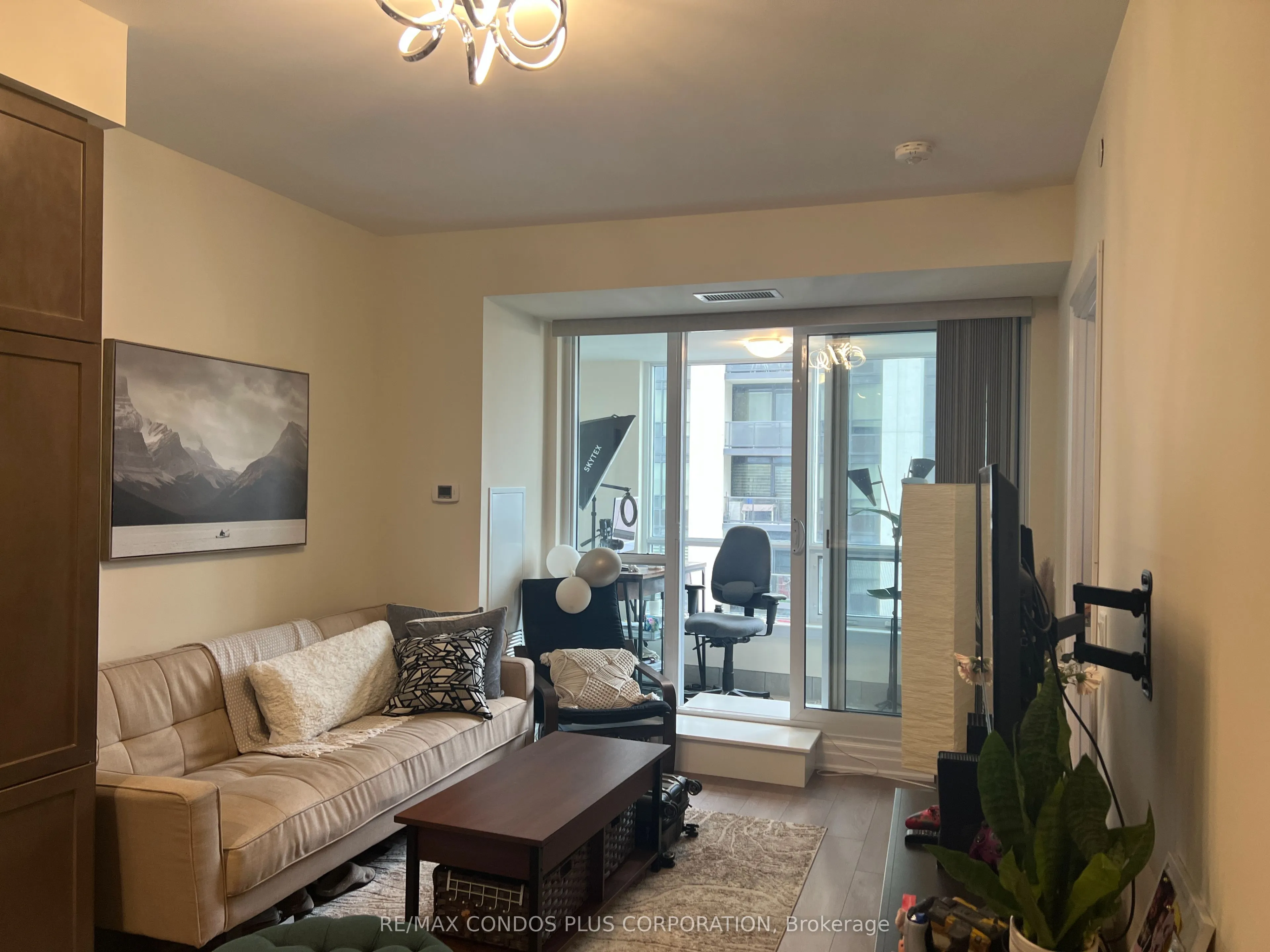 9085 Jane Street, #1705