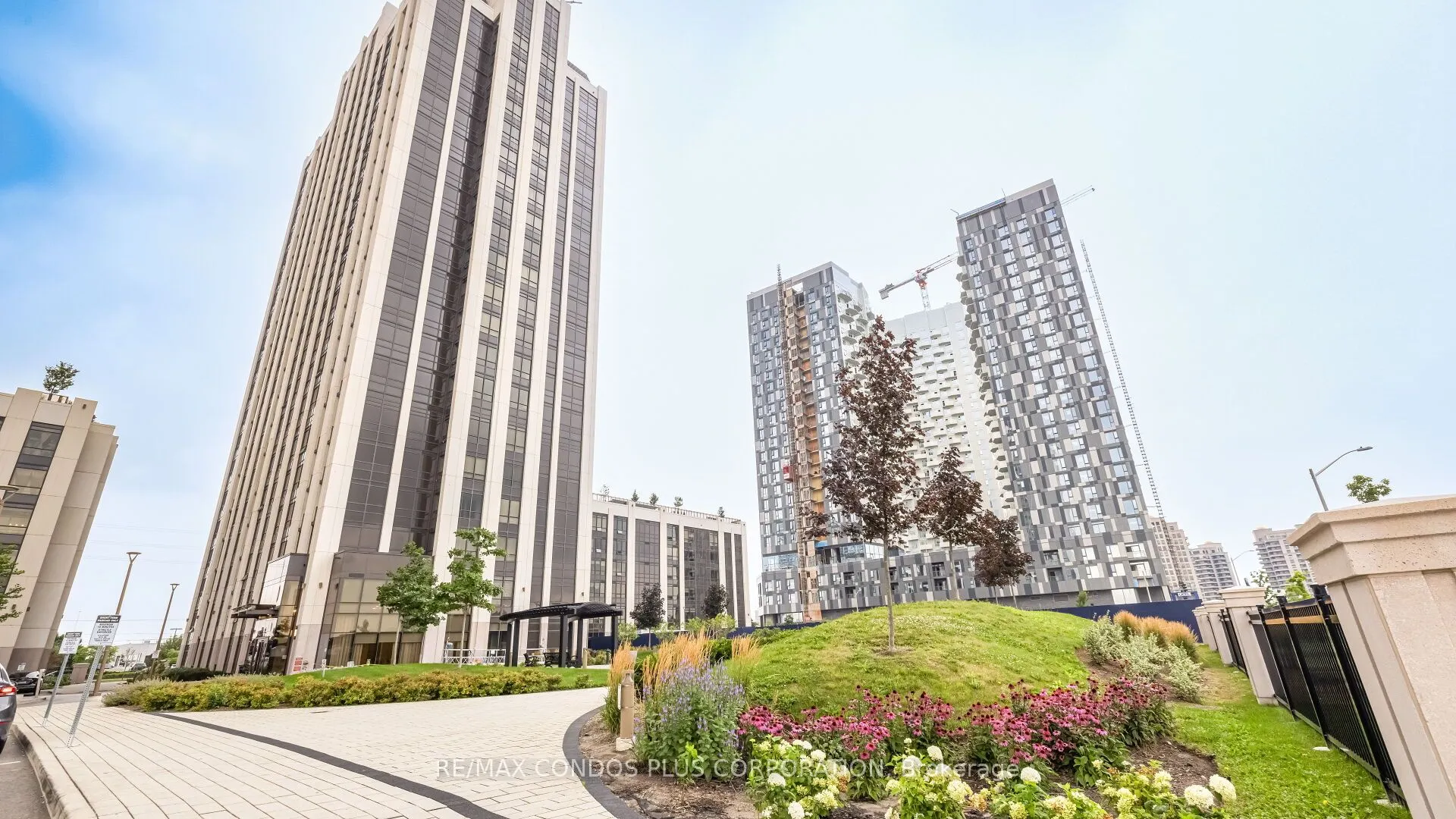 9085 Jane Street, #1705