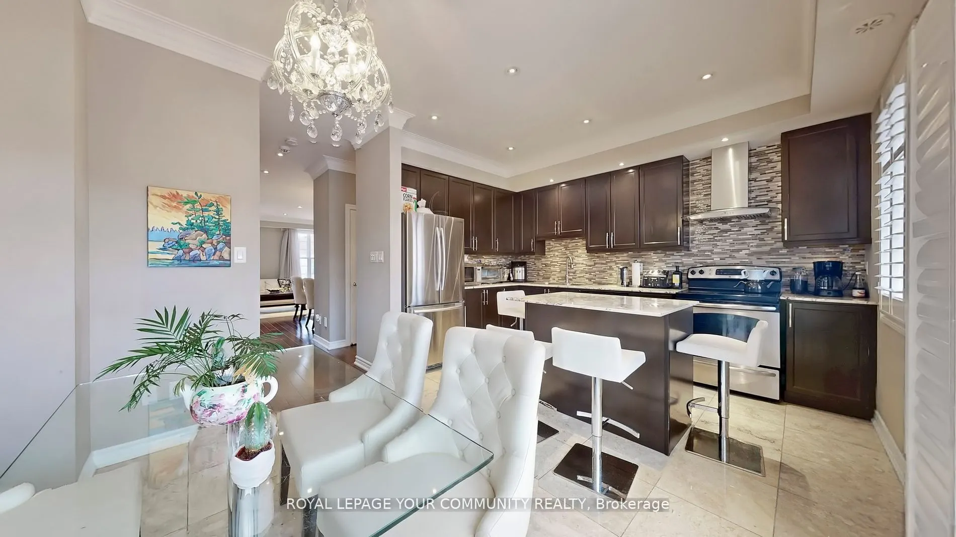 52 Donald Butteress Boulevard W