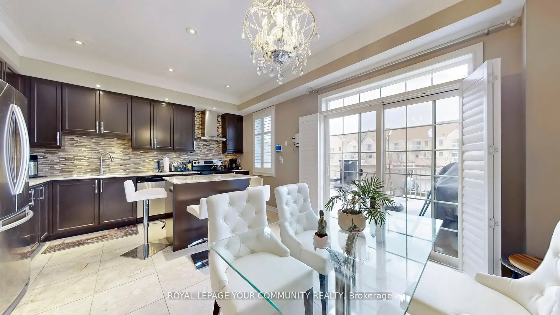 52 Donald Butteress Boulevard W