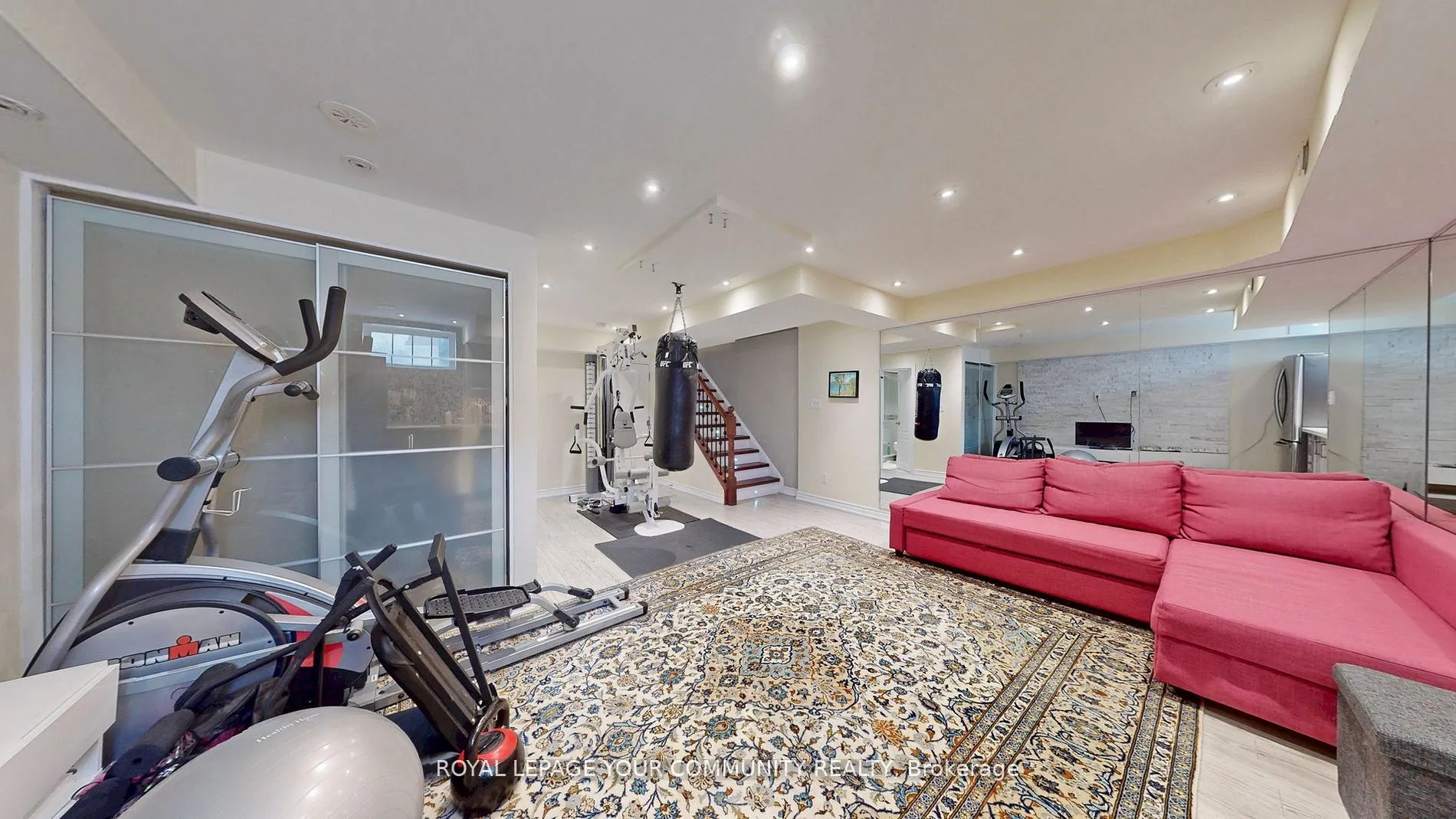 52 Donald Butteress Boulevard W
