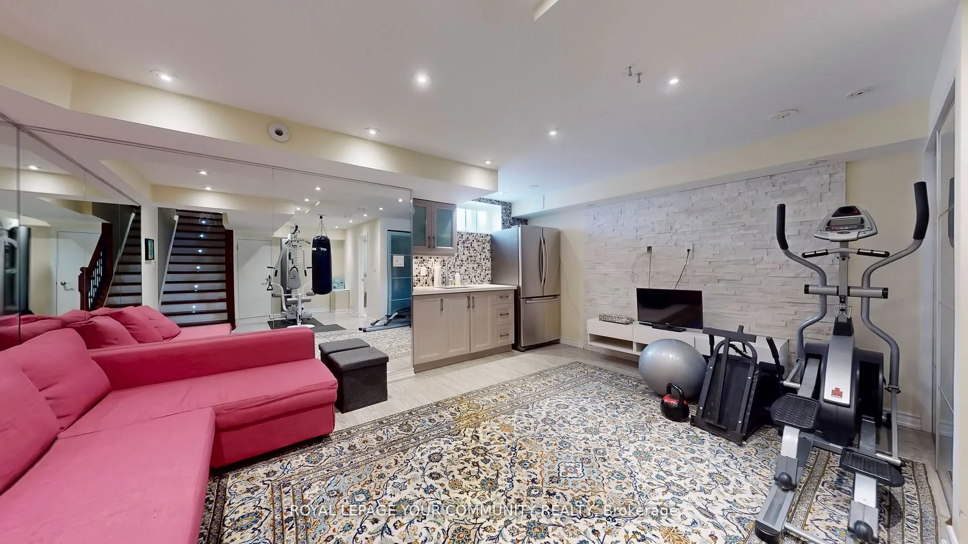 52 Donald Butteress Boulevard W