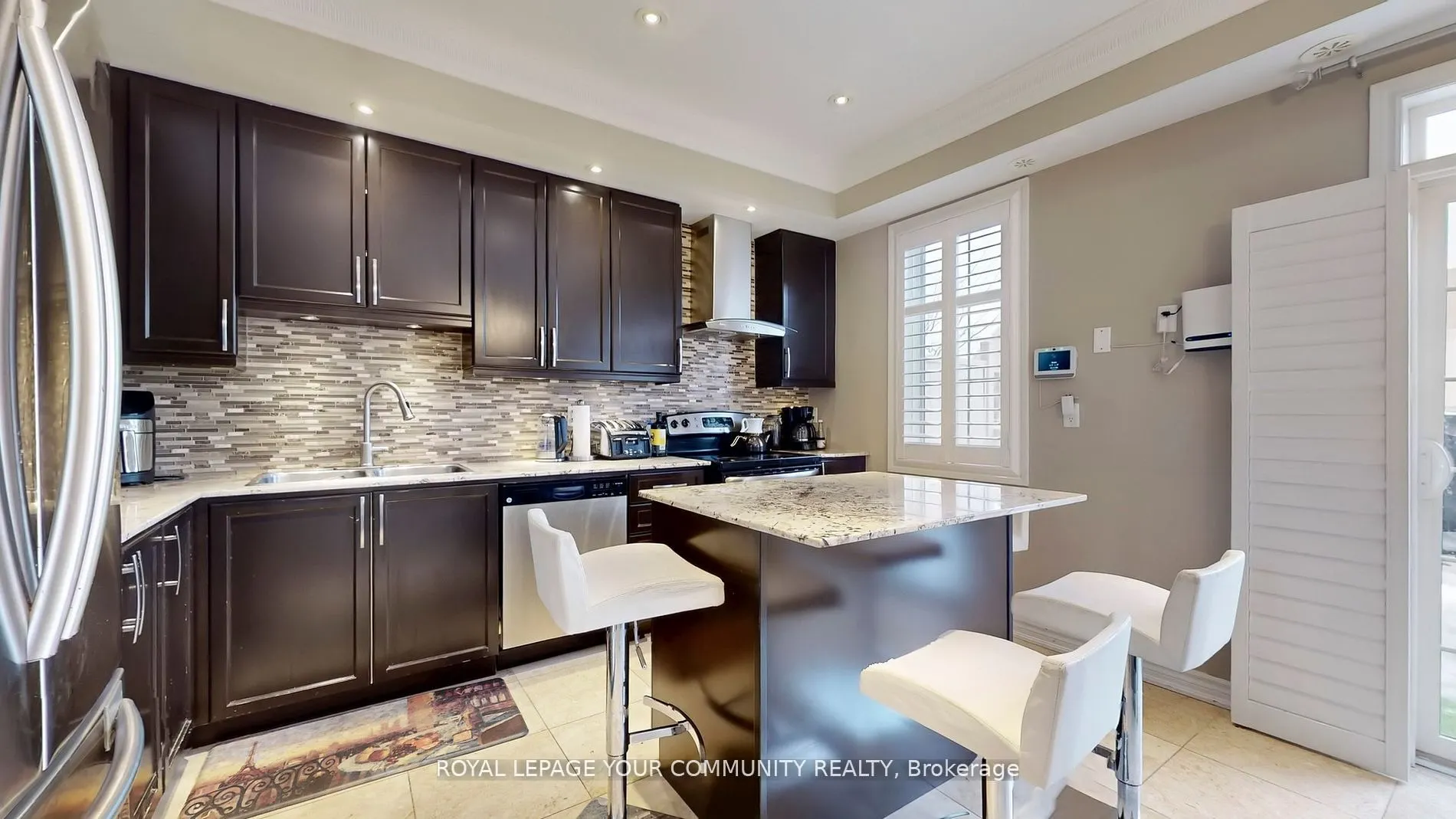 52 Donald Butteress Boulevard W