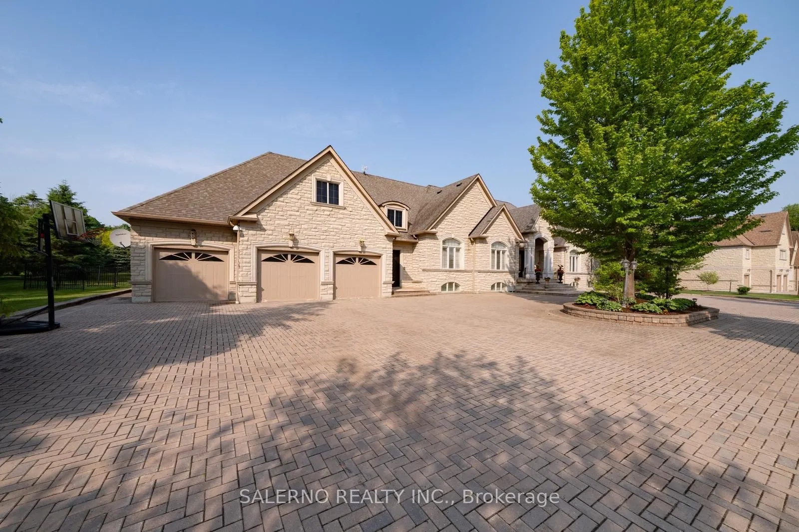 22 Riverstone Court