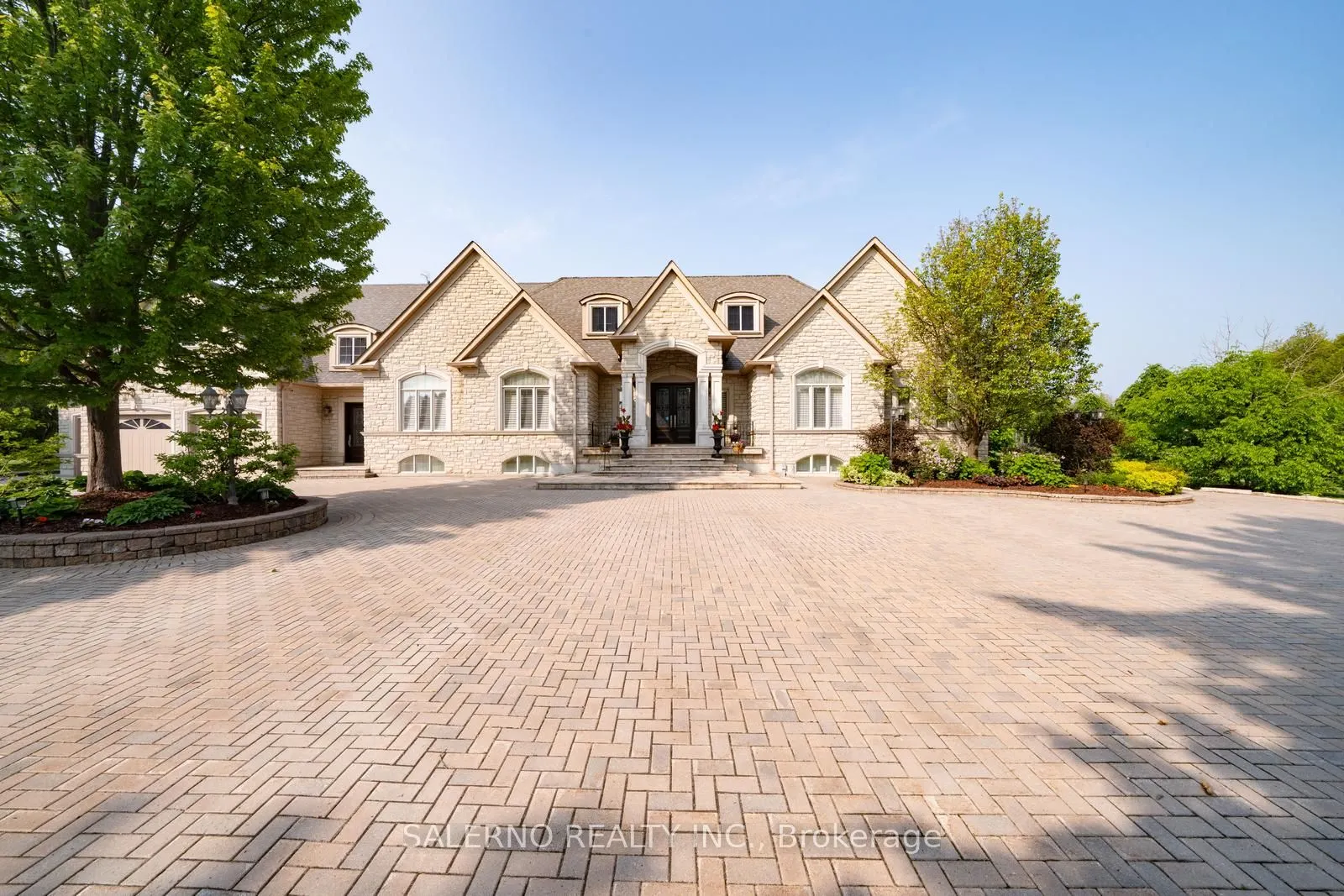 22 Riverstone Court