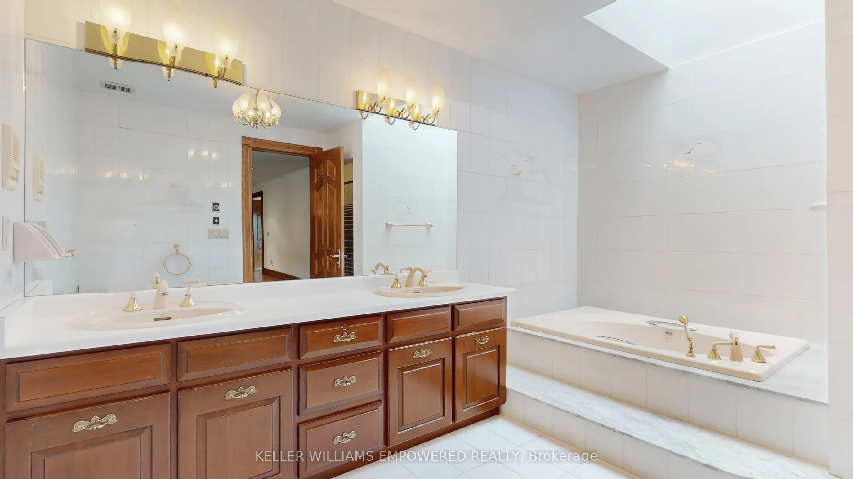 25 Quail Run Boulevard