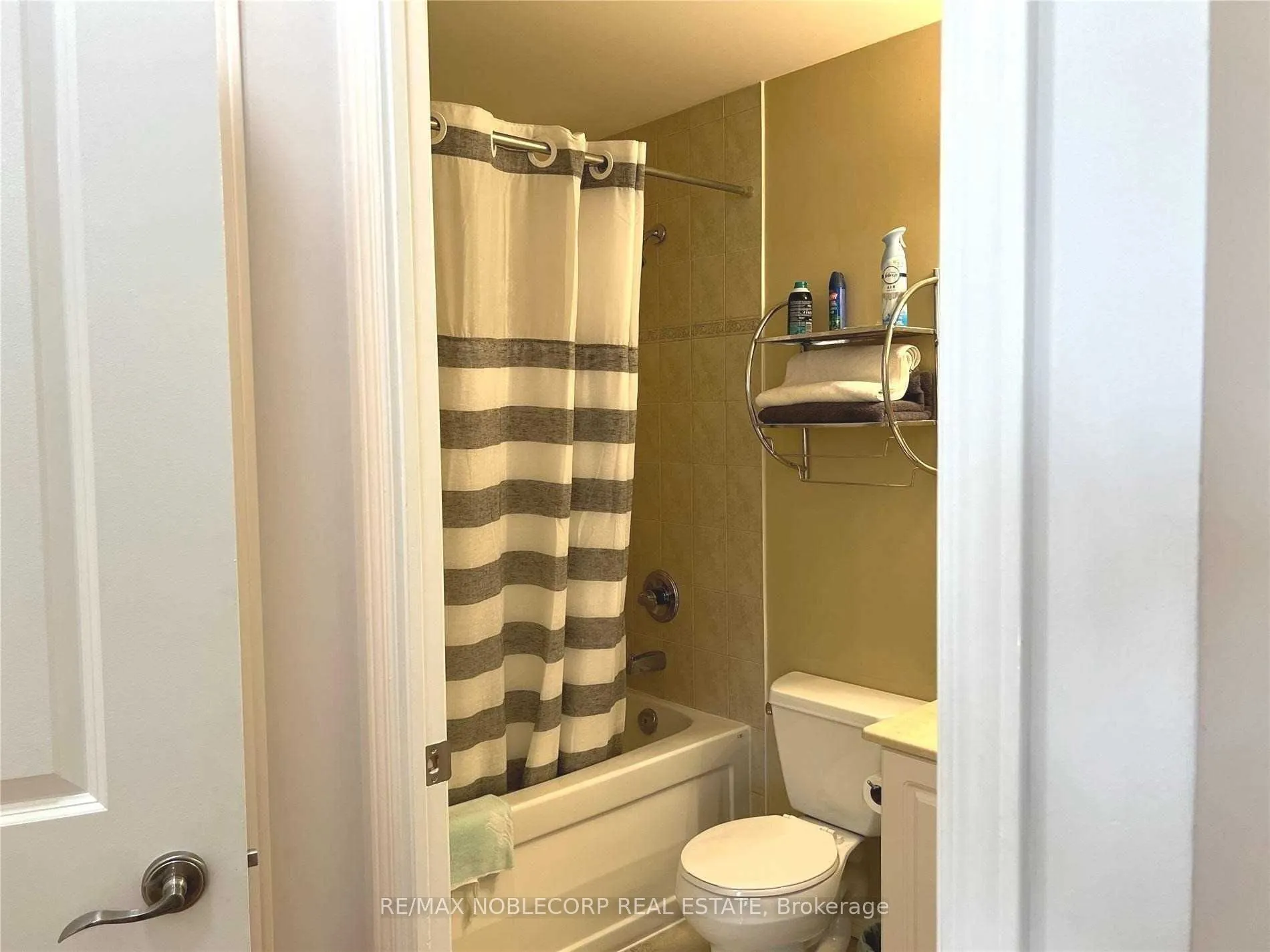 9225 Jane Street, #302
