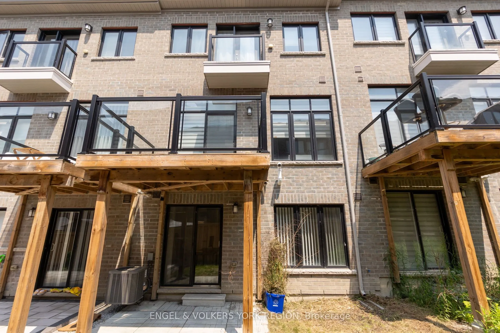 29 Nardini Ln