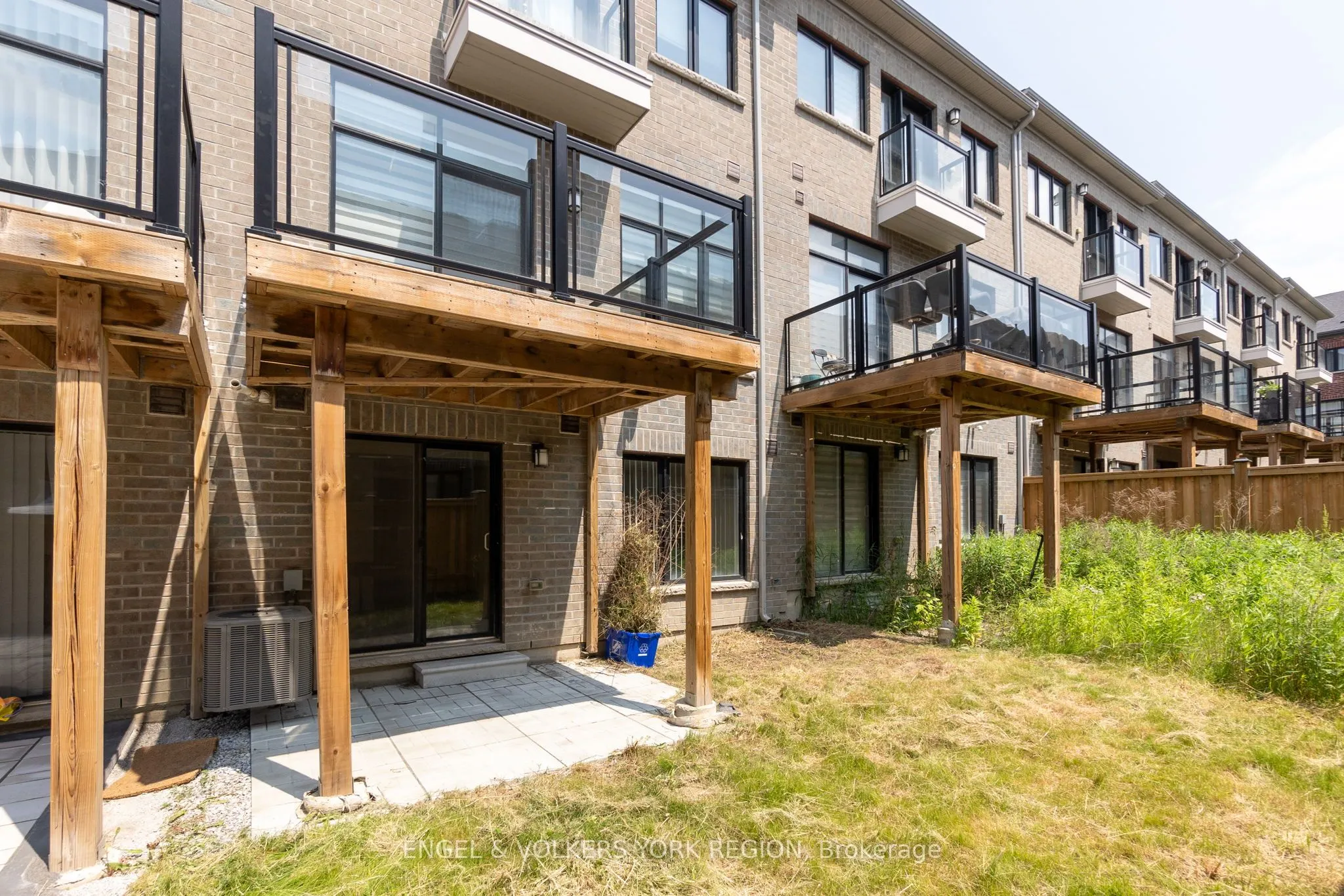 29 Nardini Ln