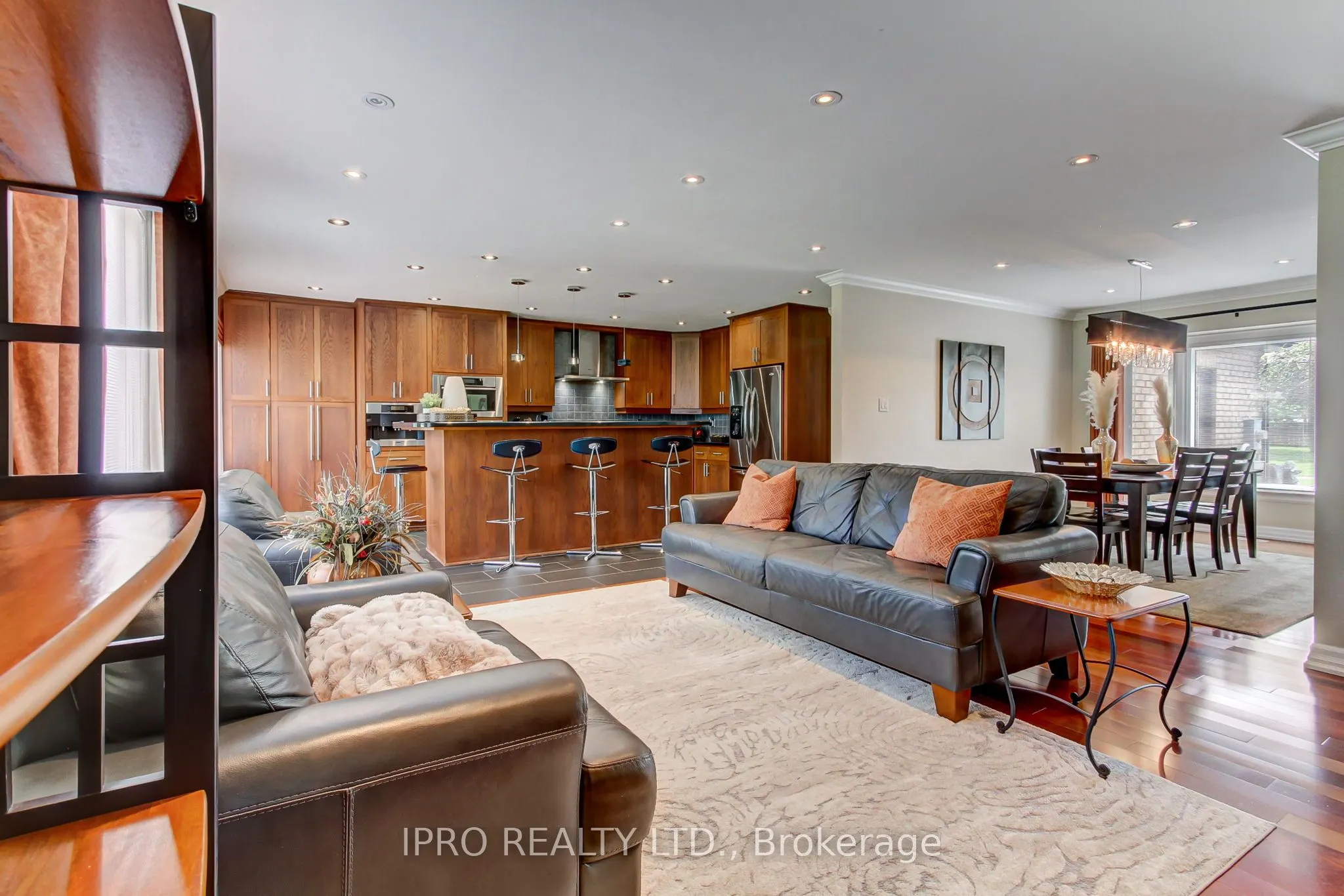 2706 Shering Crescent