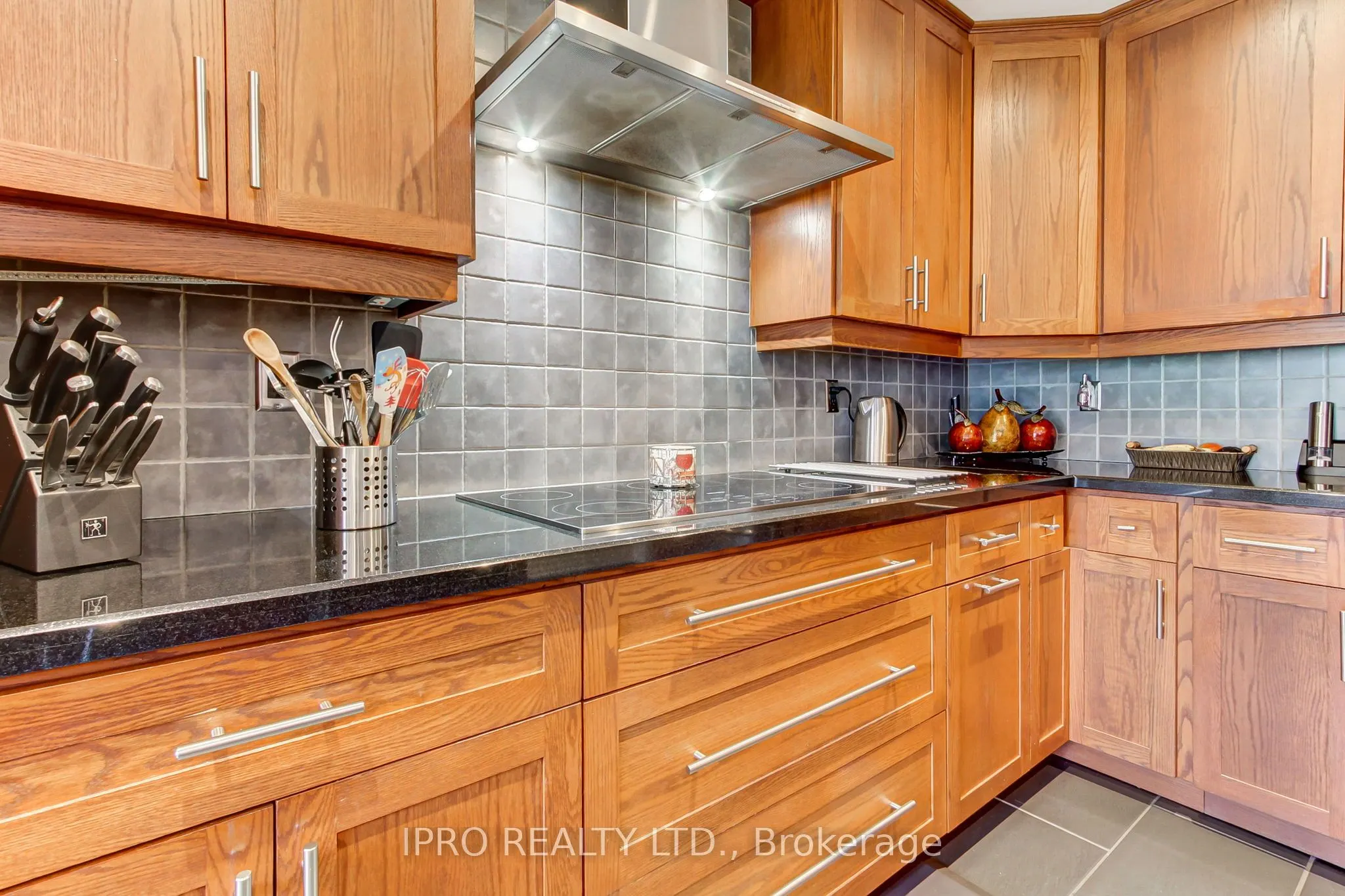 2706 Shering Crescent