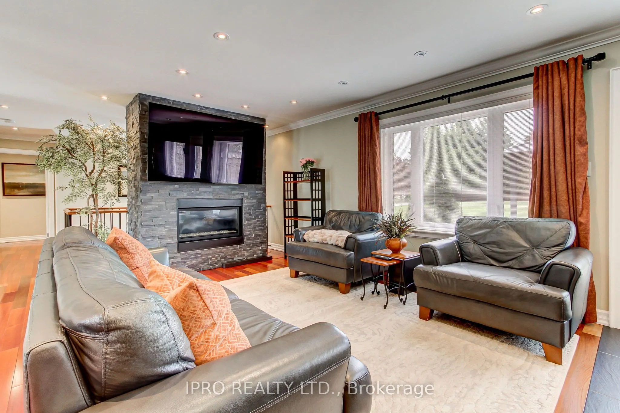 2706 Shering Crescent