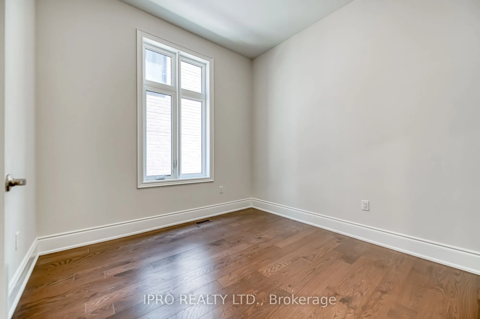 160 Winthrop Crescent