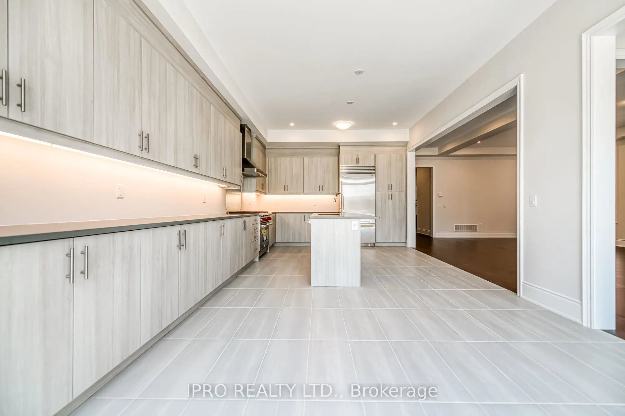 160 Winthrop Crescent