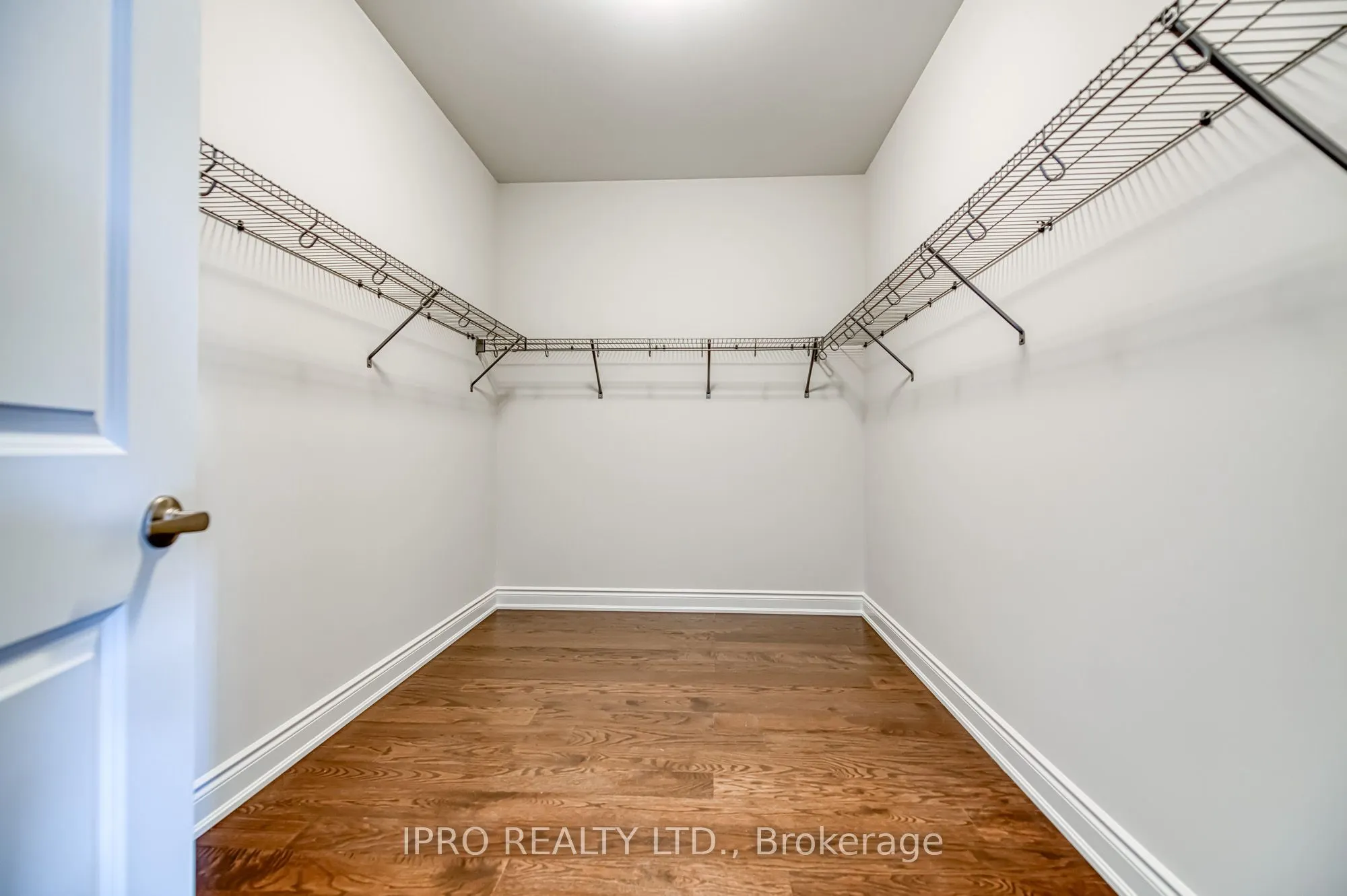 160 Winthrop Crescent