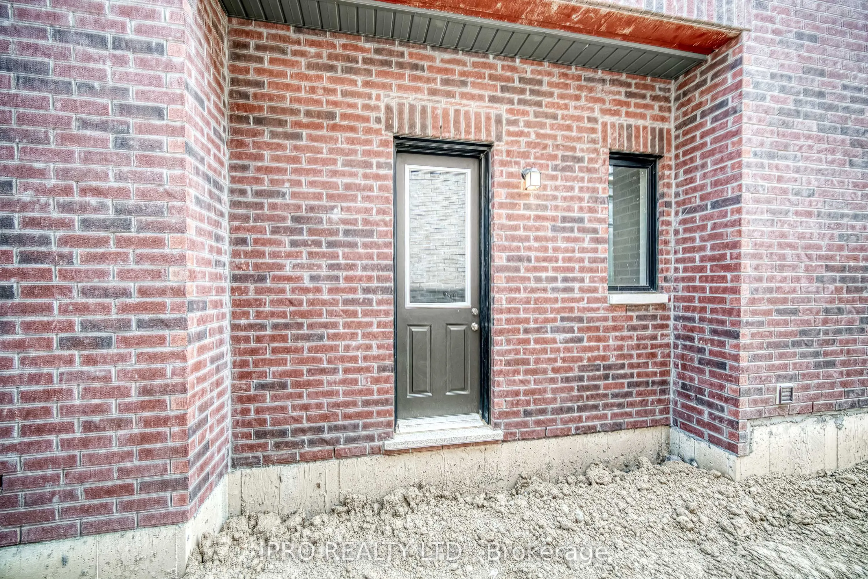 160 Winthrop Crescent