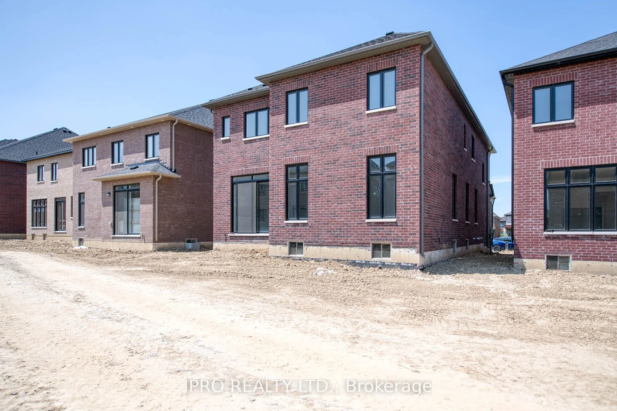 160 Winthrop Crescent