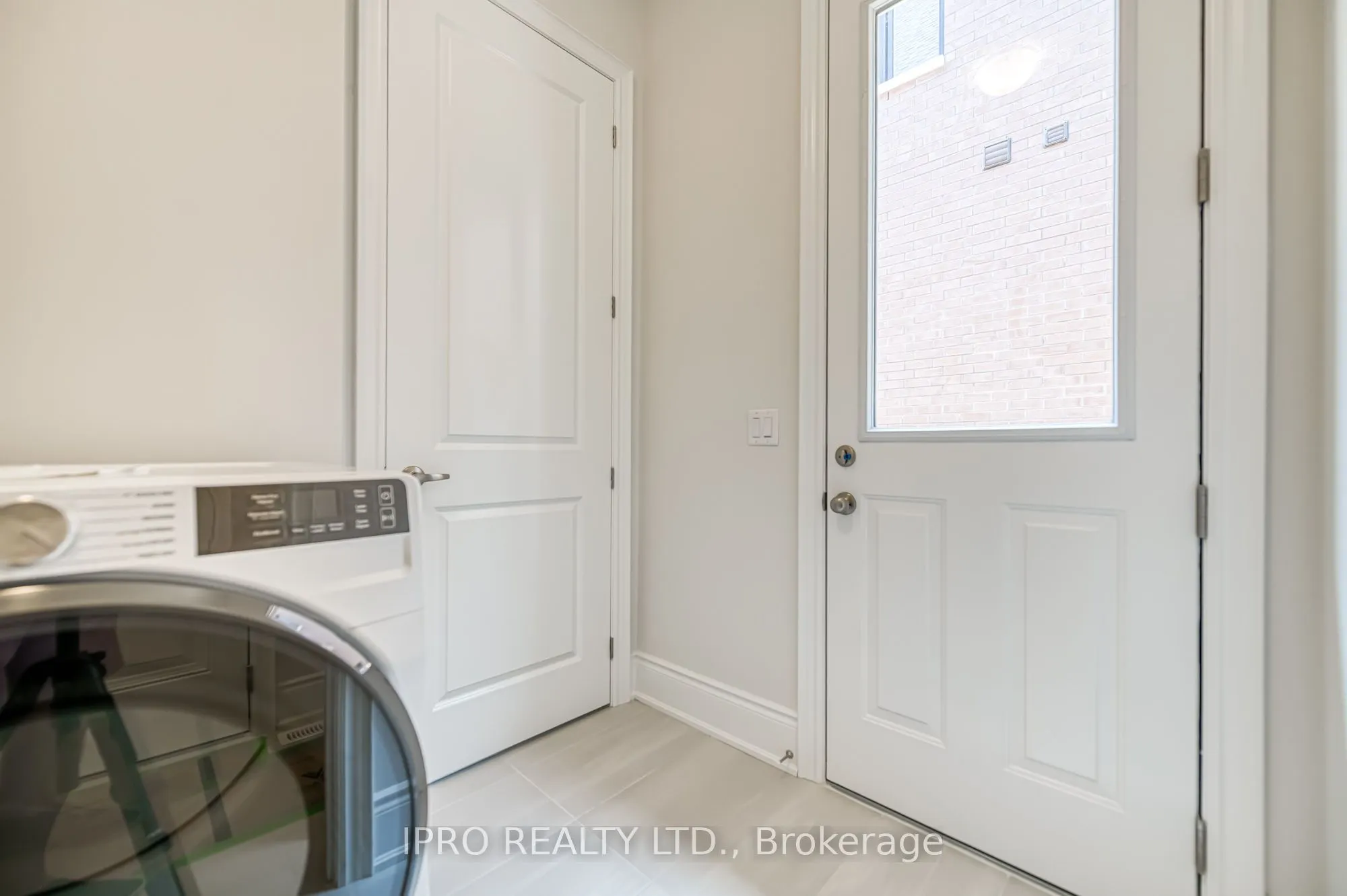 160 Winthrop Crescent