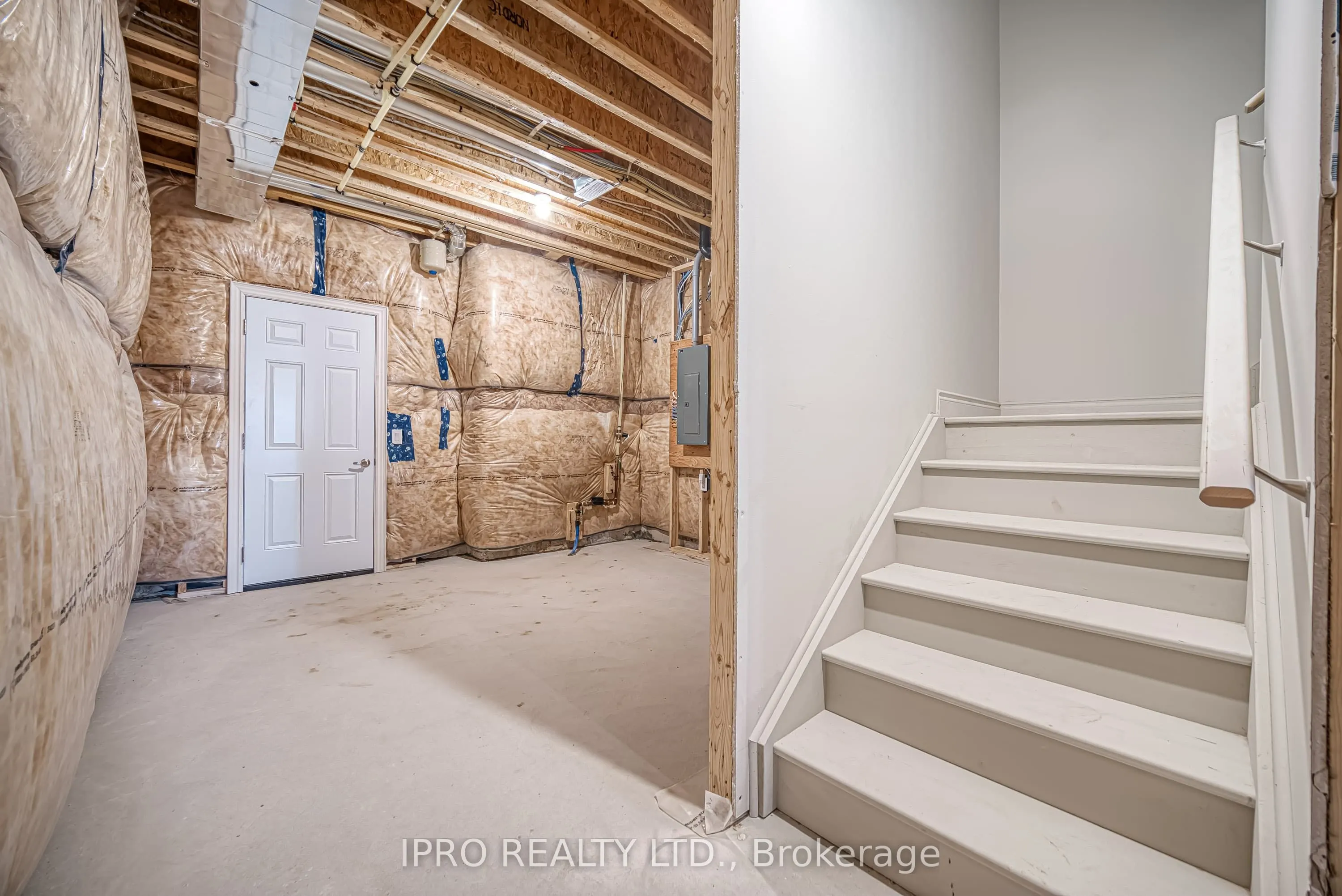 160 Winthrop Crescent