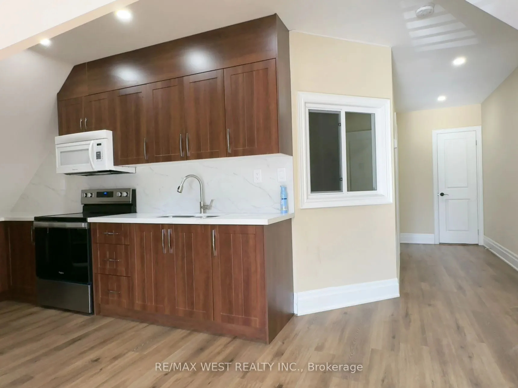 6 Josie Drive N