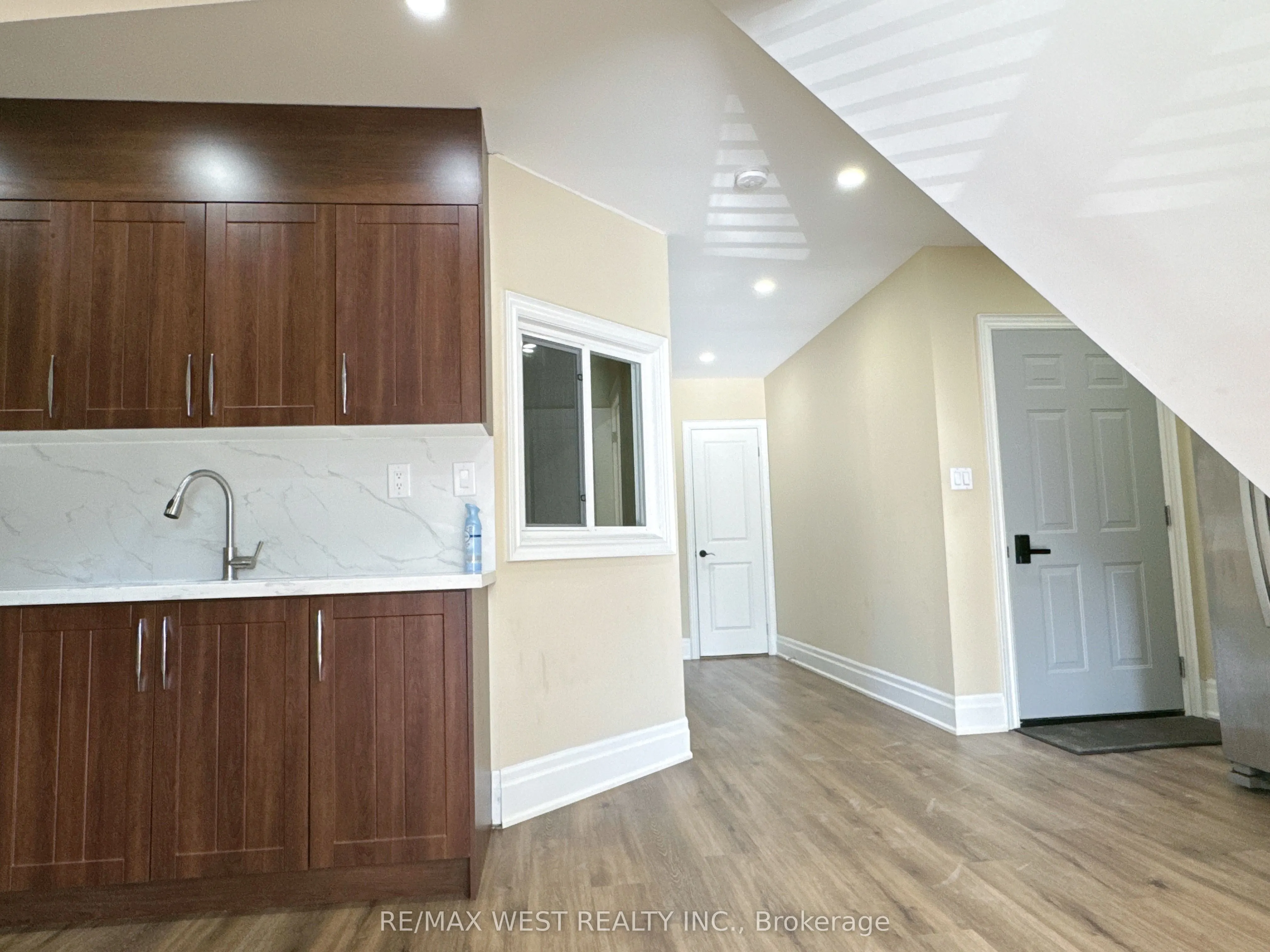 6 Josie Drive N