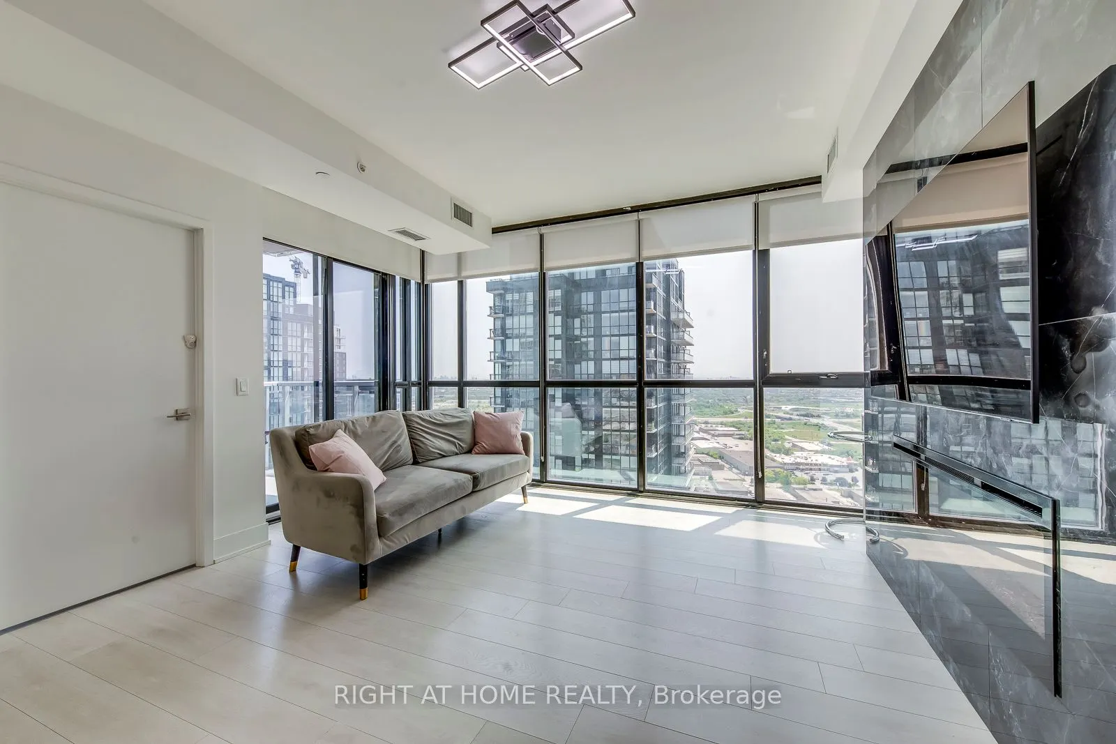 2916 Highway 7 Road, #3202