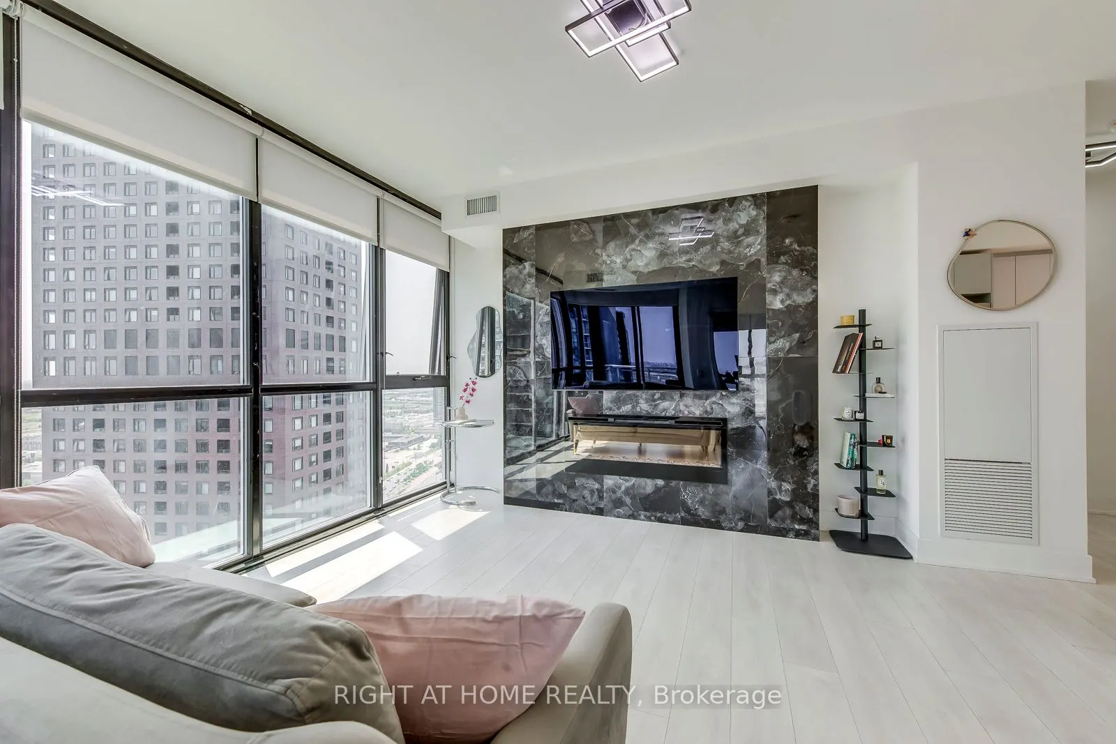 2916 Highway 7 Road, #3202
