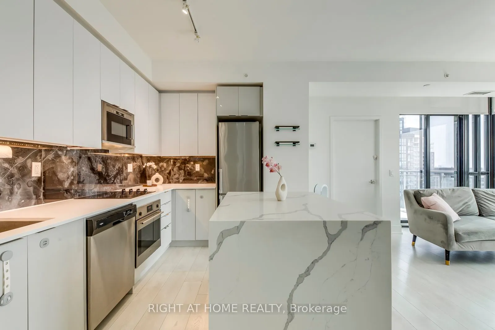 2916 Highway 7 Road, #3202
