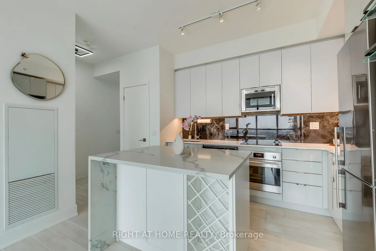 2916 Highway 7 Road, #3202