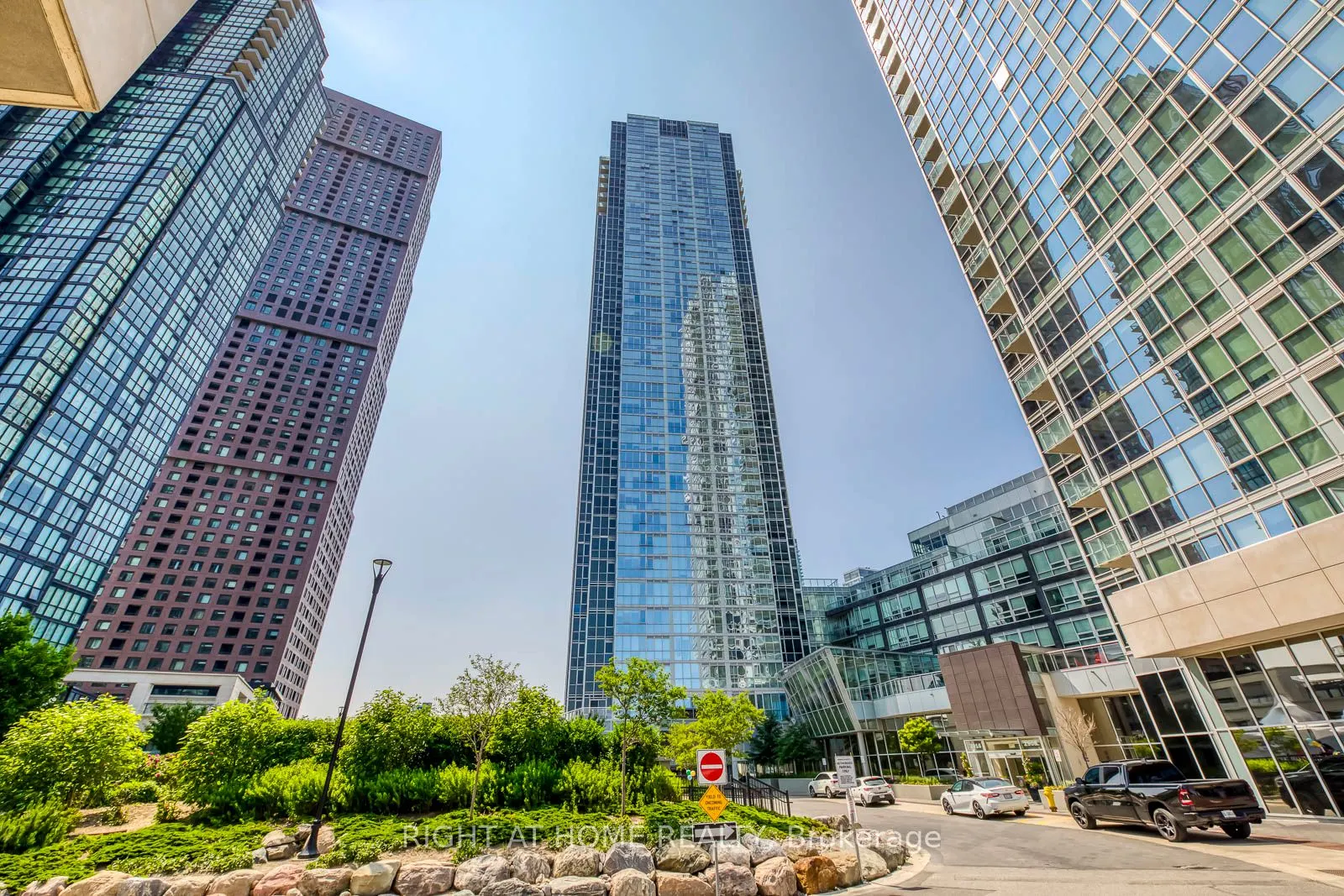 2916 Highway 7 Road, #3202