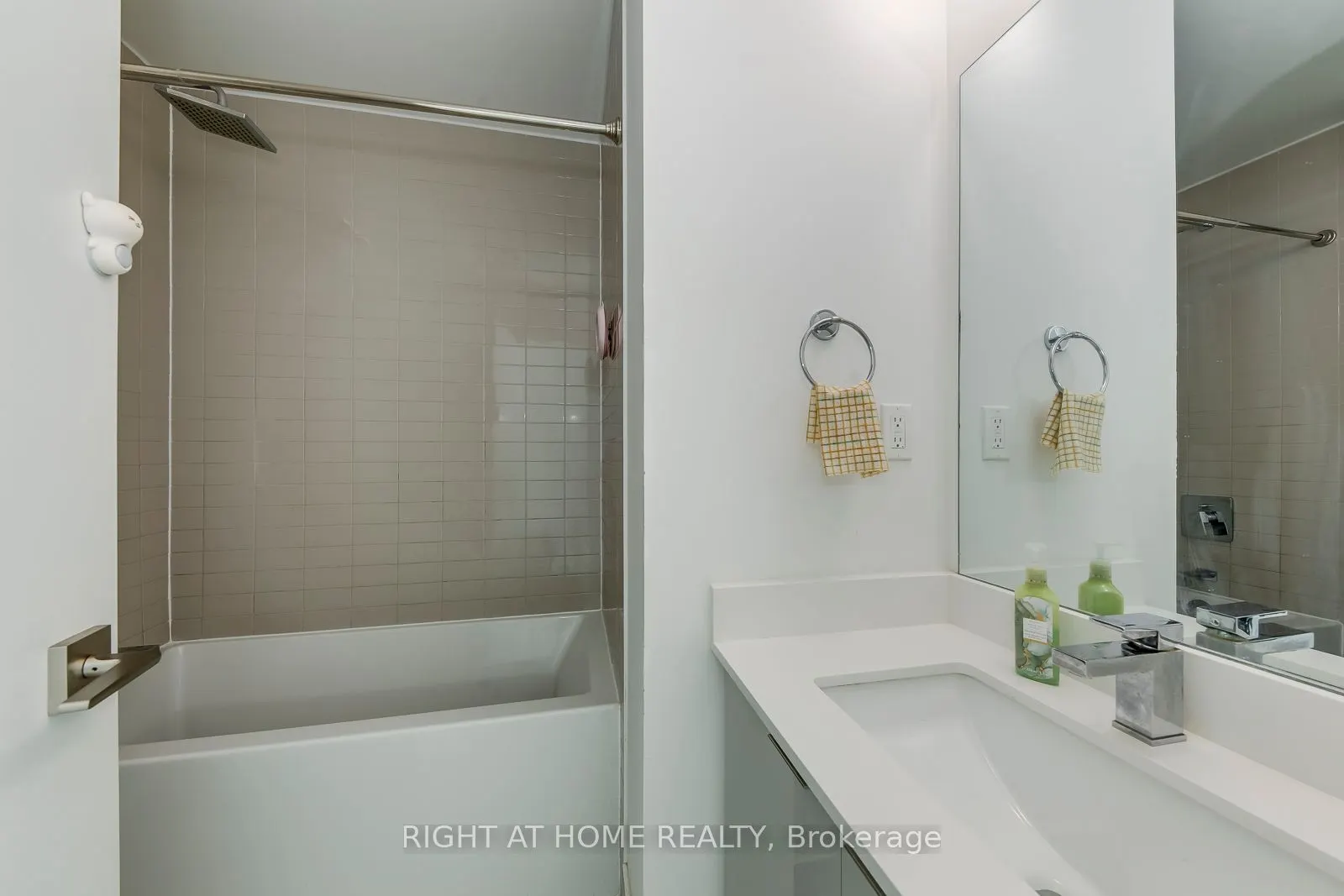 2916 Highway 7 Road, #3202