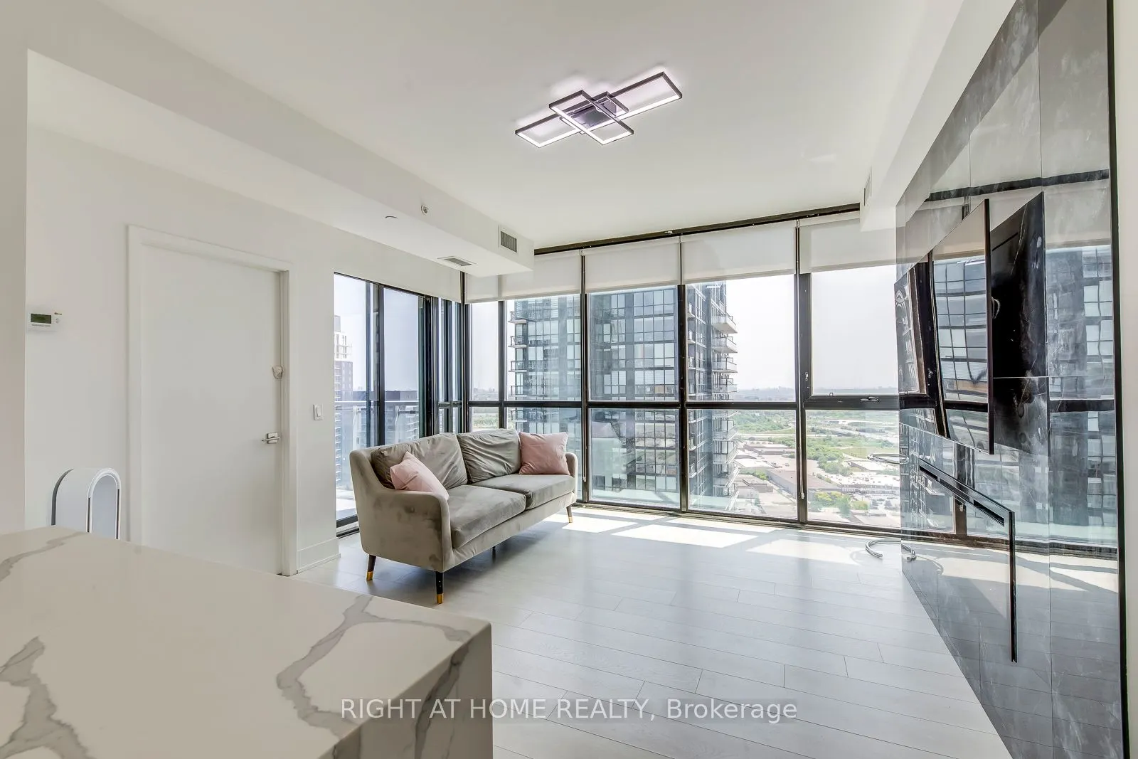 2916 Highway 7 Road, #3202