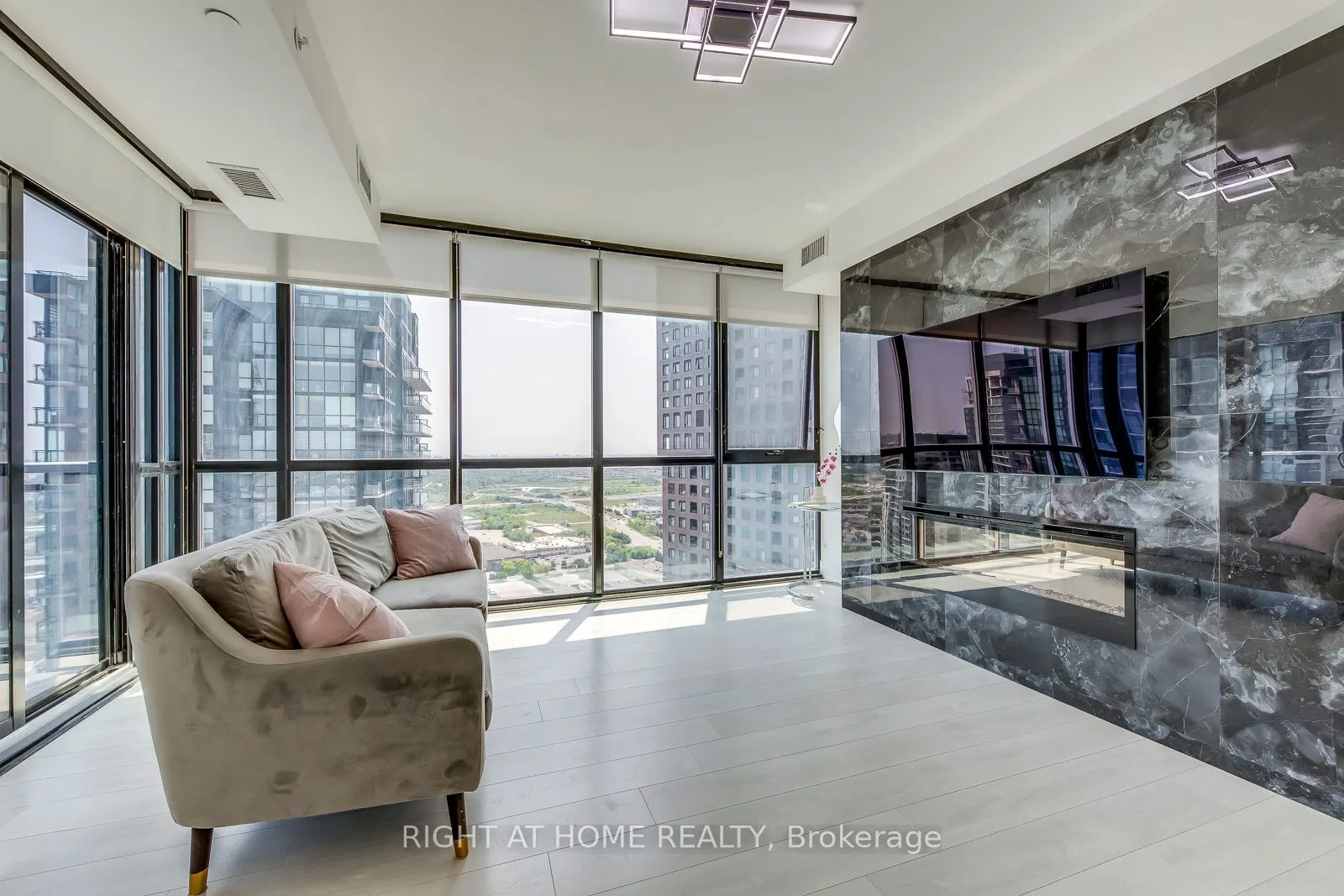 2916 Highway 7 Road, #3202