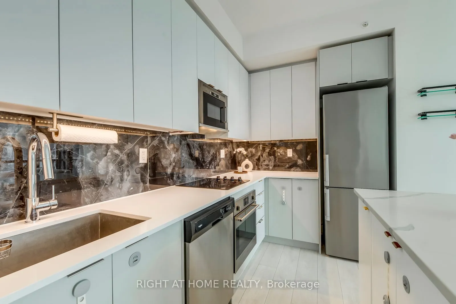 2916 Highway 7 Road, #3202