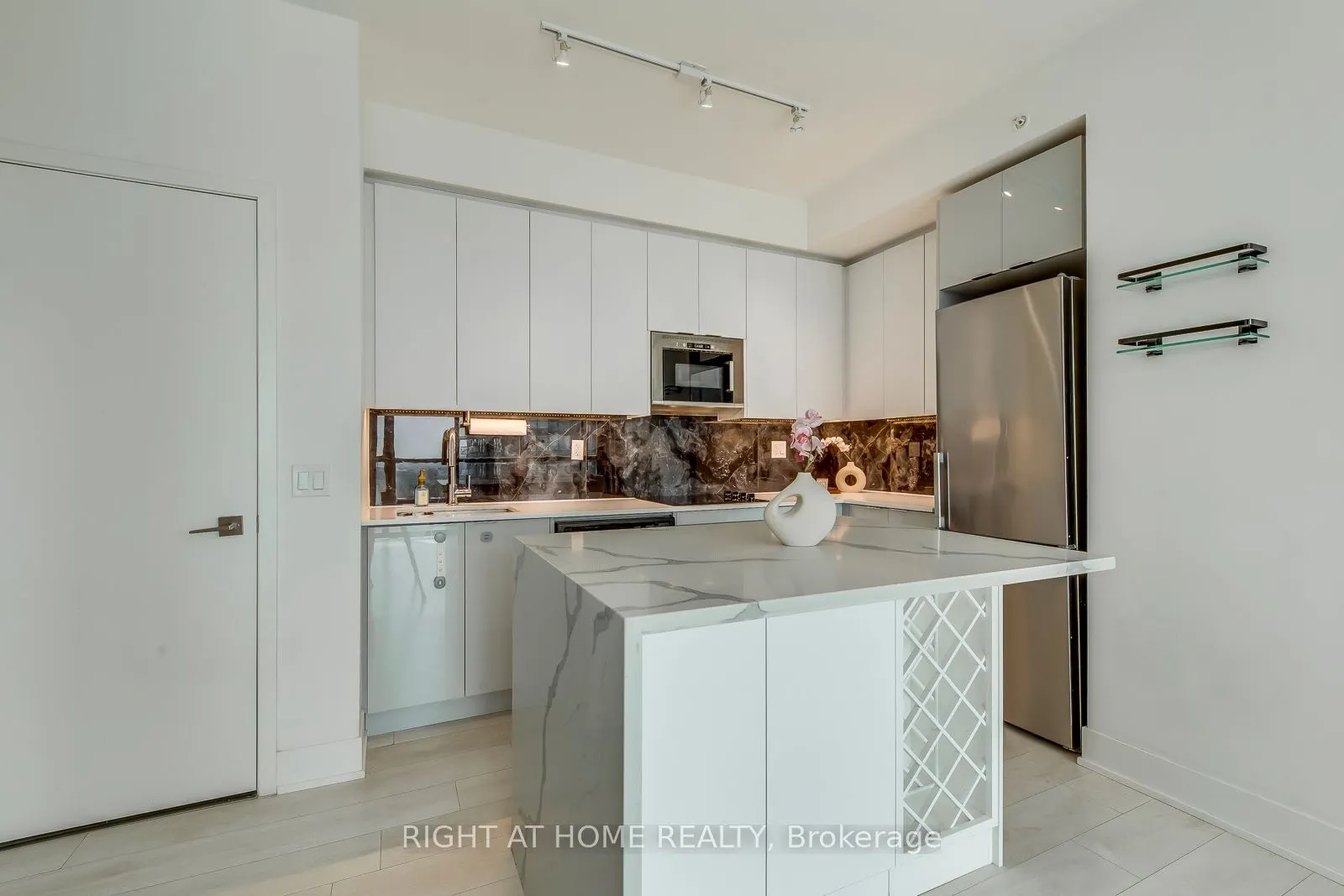 2916 Highway 7 Road, #3202