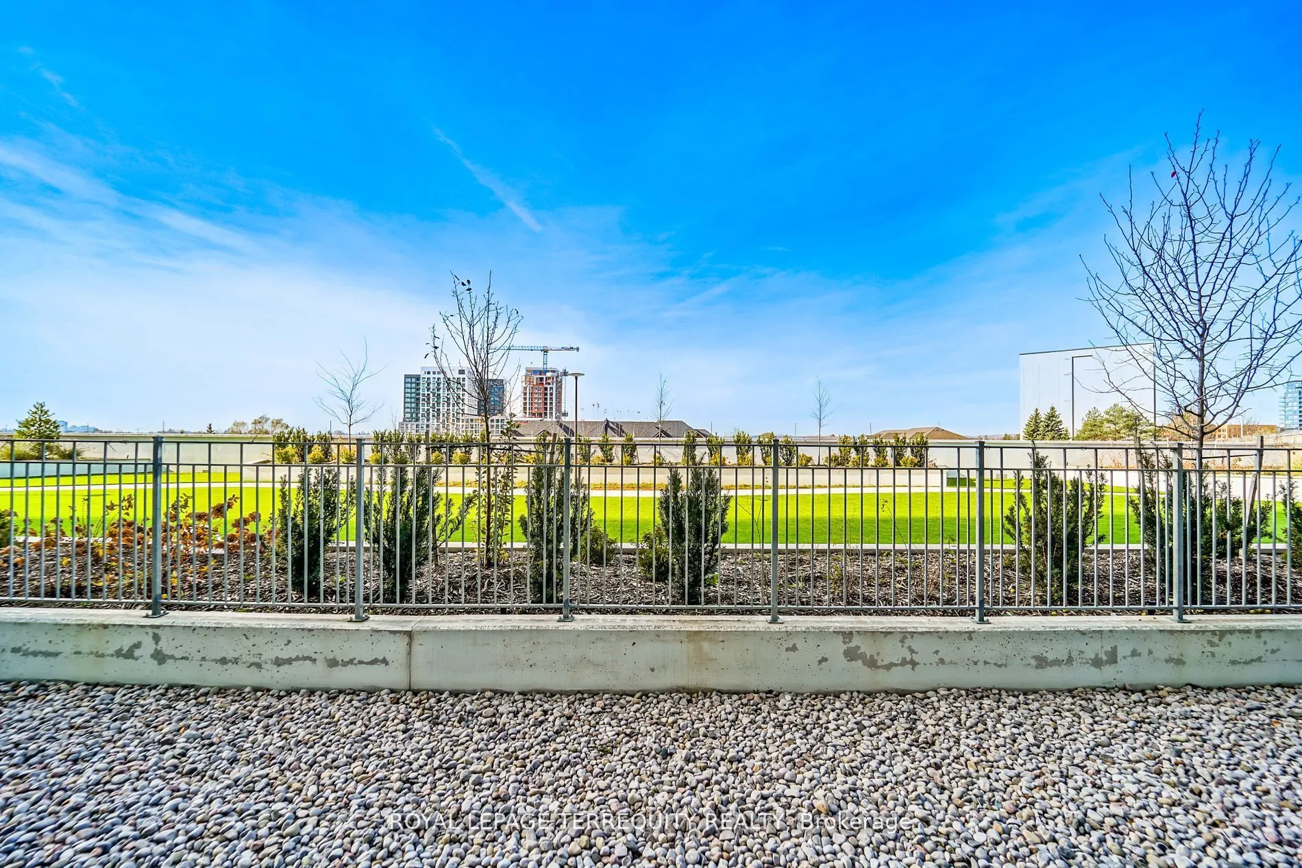 85 Oneida Crescent, #302