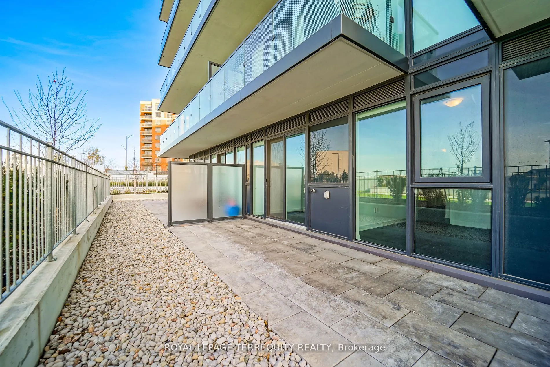85 Oneida Crescent, #302