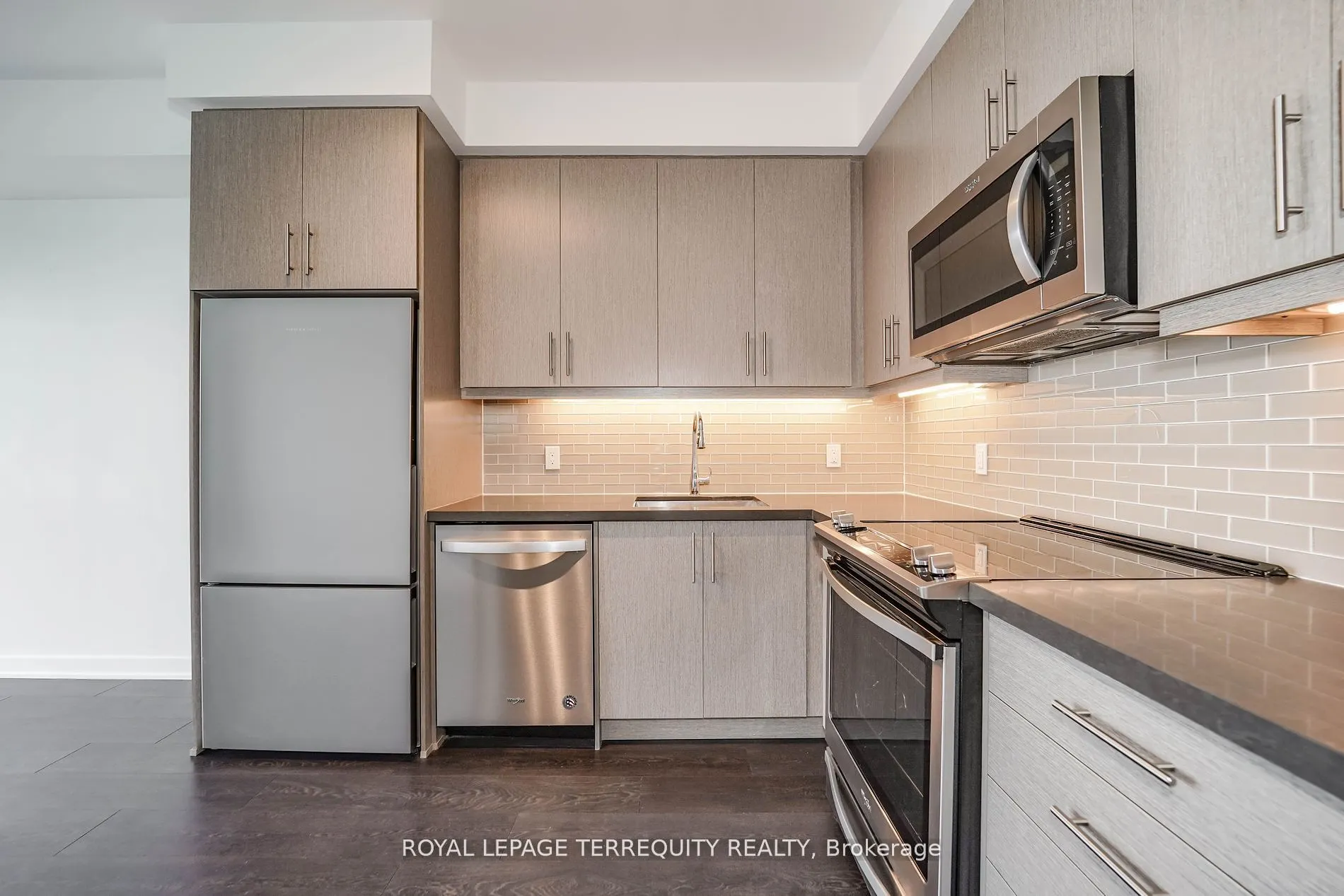 85 Oneida Crescent, #302