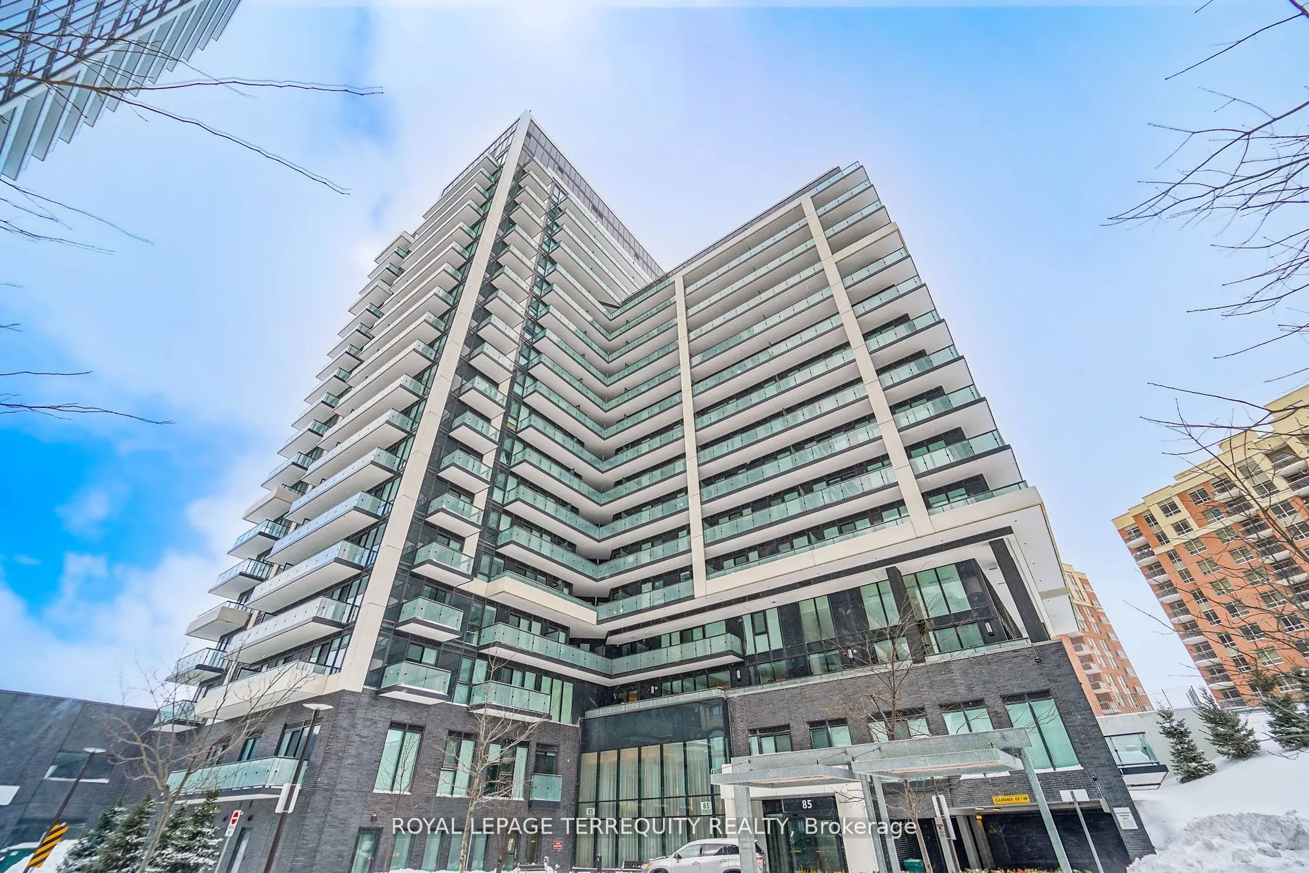 85 Oneida Crescent, #302