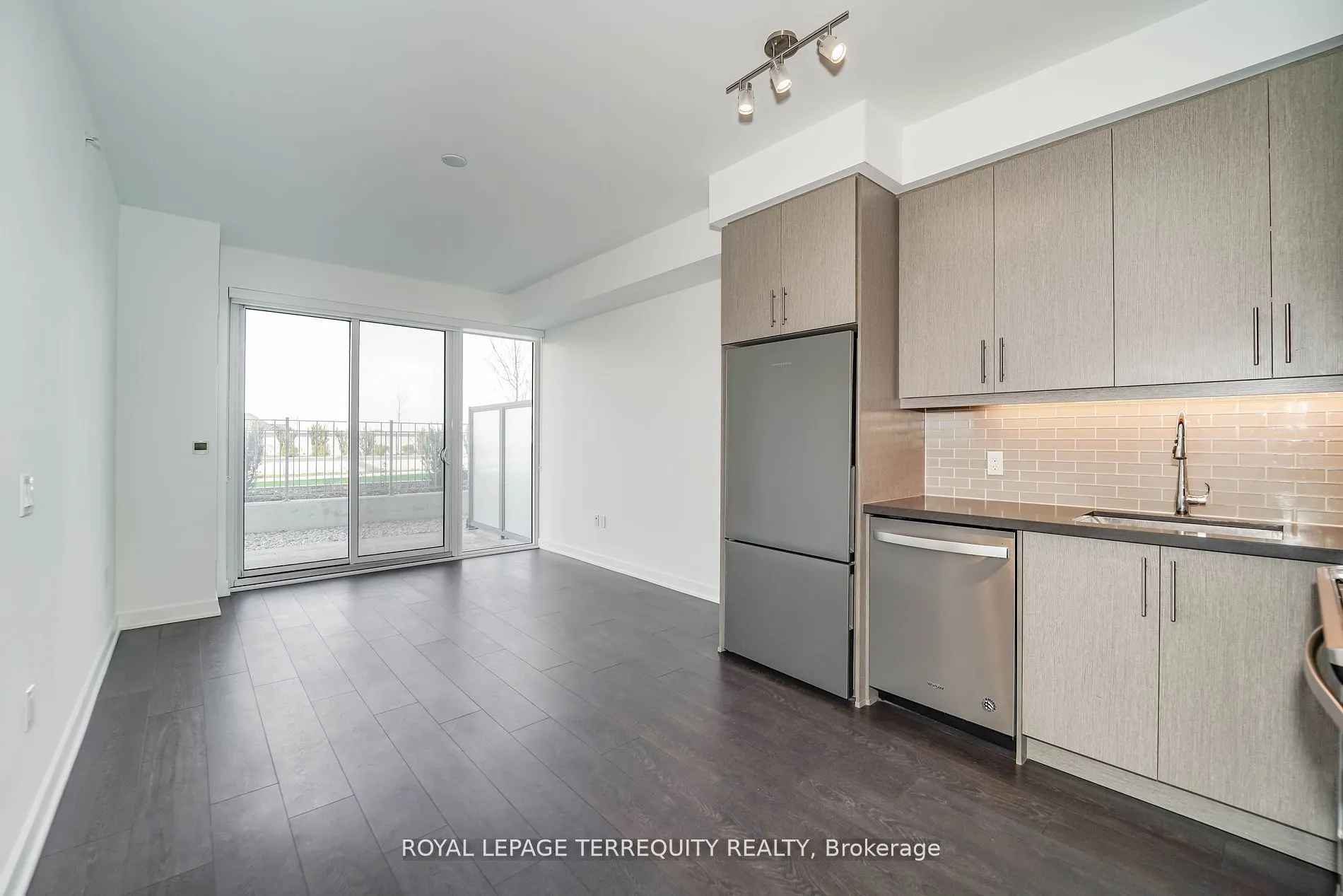 85 Oneida Crescent, #302