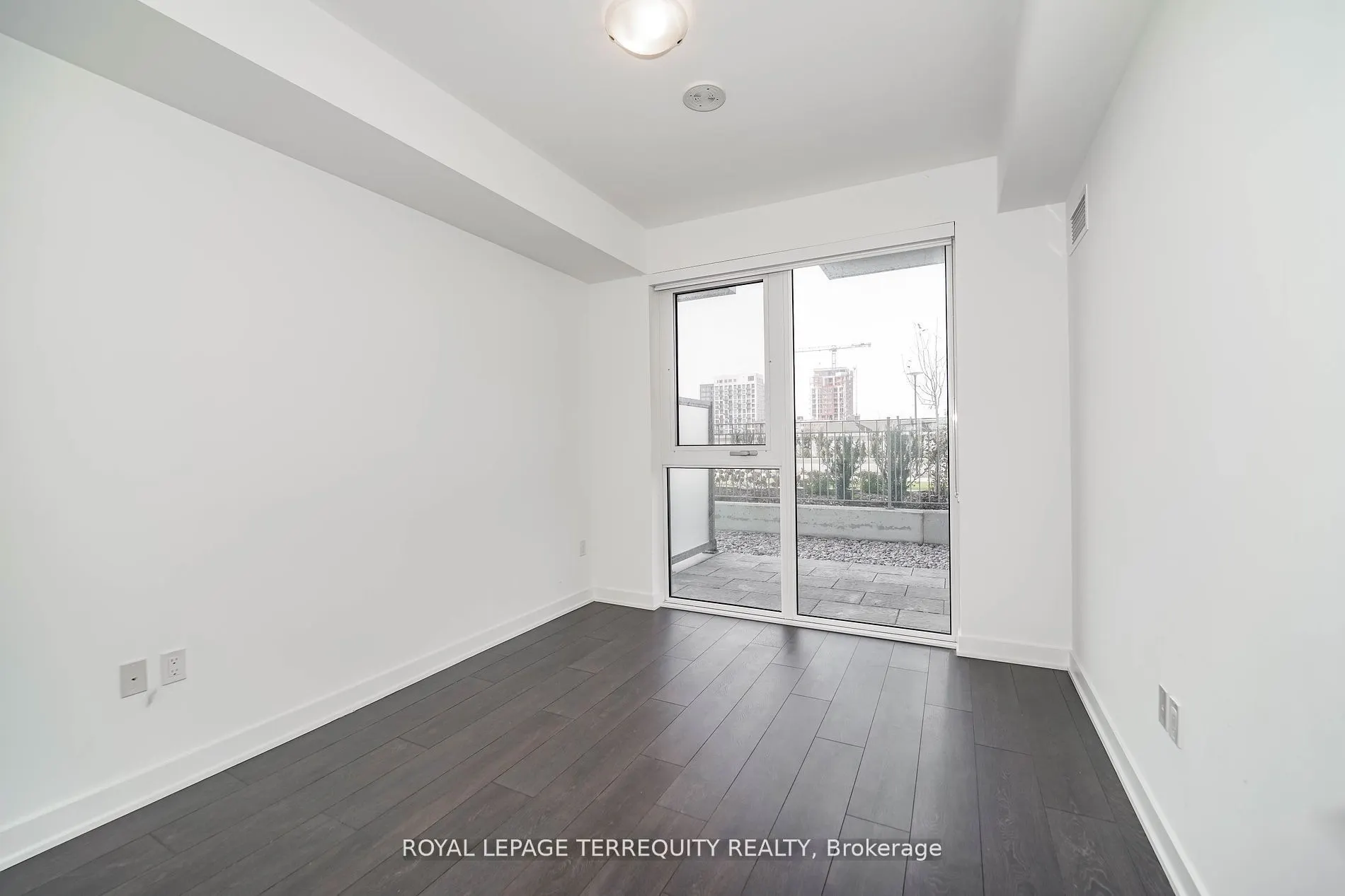 85 Oneida Crescent, #302