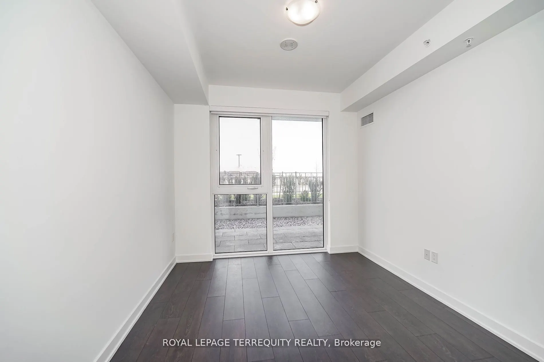 85 Oneida Crescent, #302