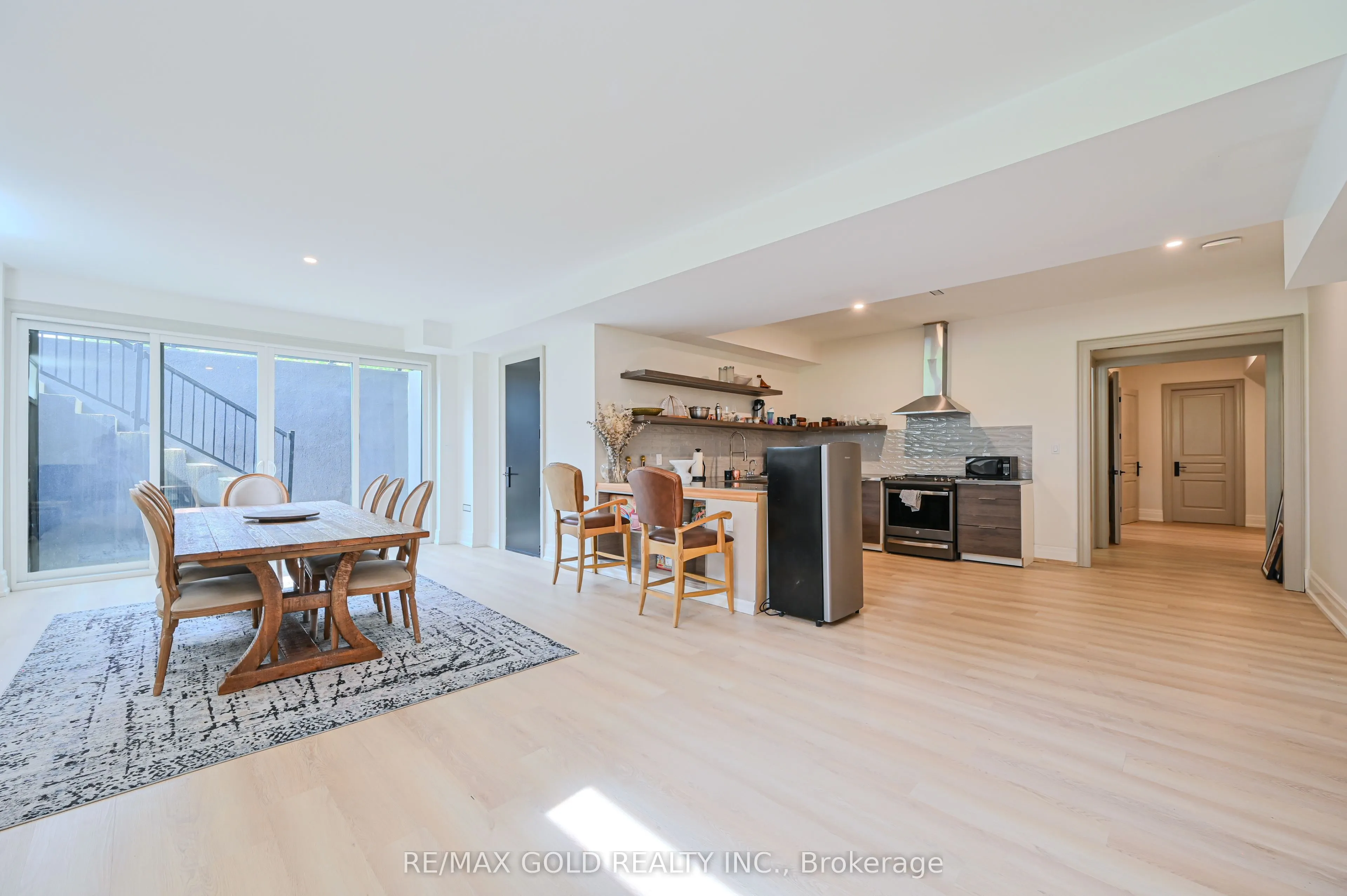 48 Sylvadene Parkway