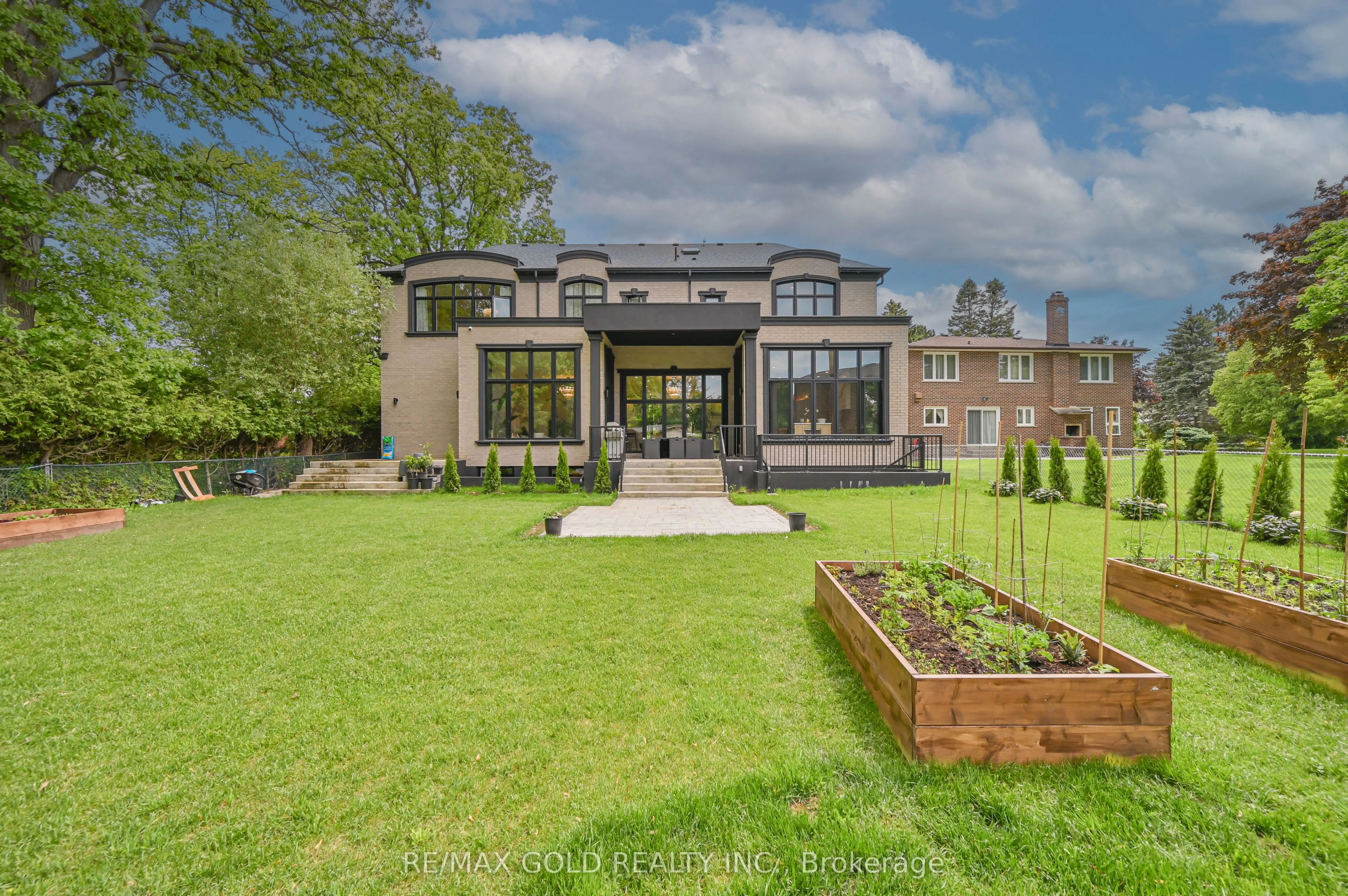 48 Sylvadene Parkway