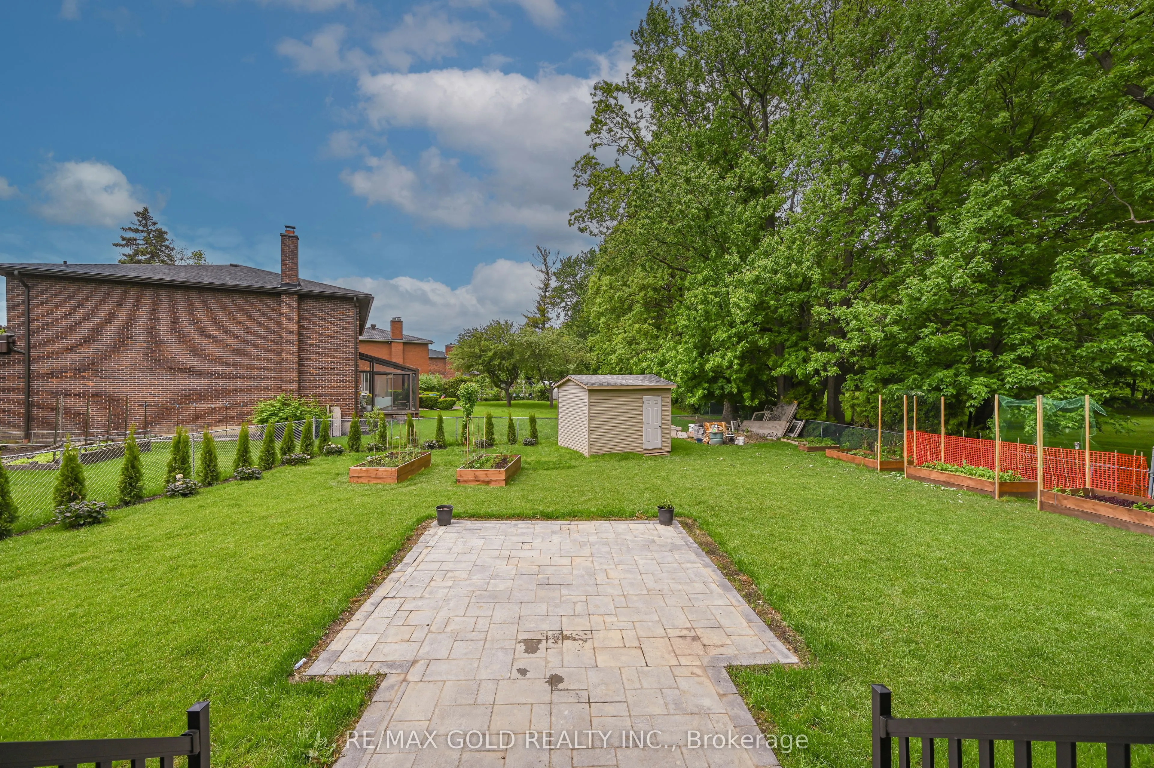 48 Sylvadene Parkway