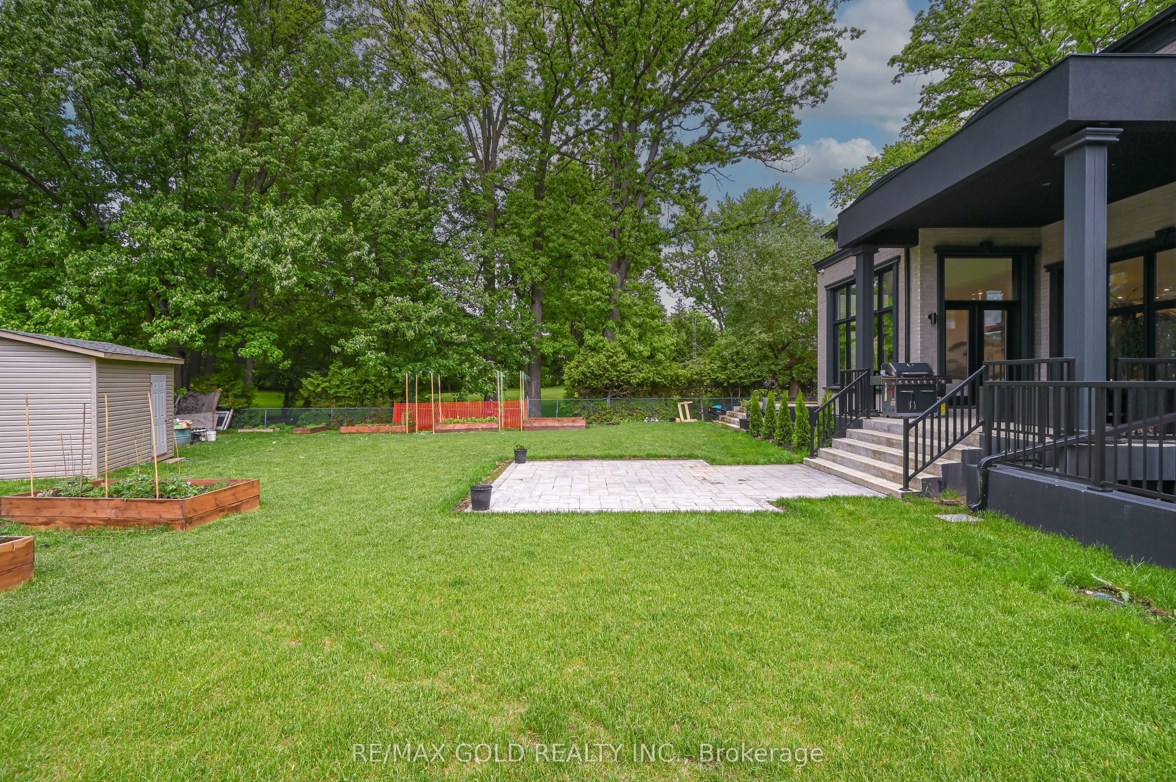 48 Sylvadene Parkway