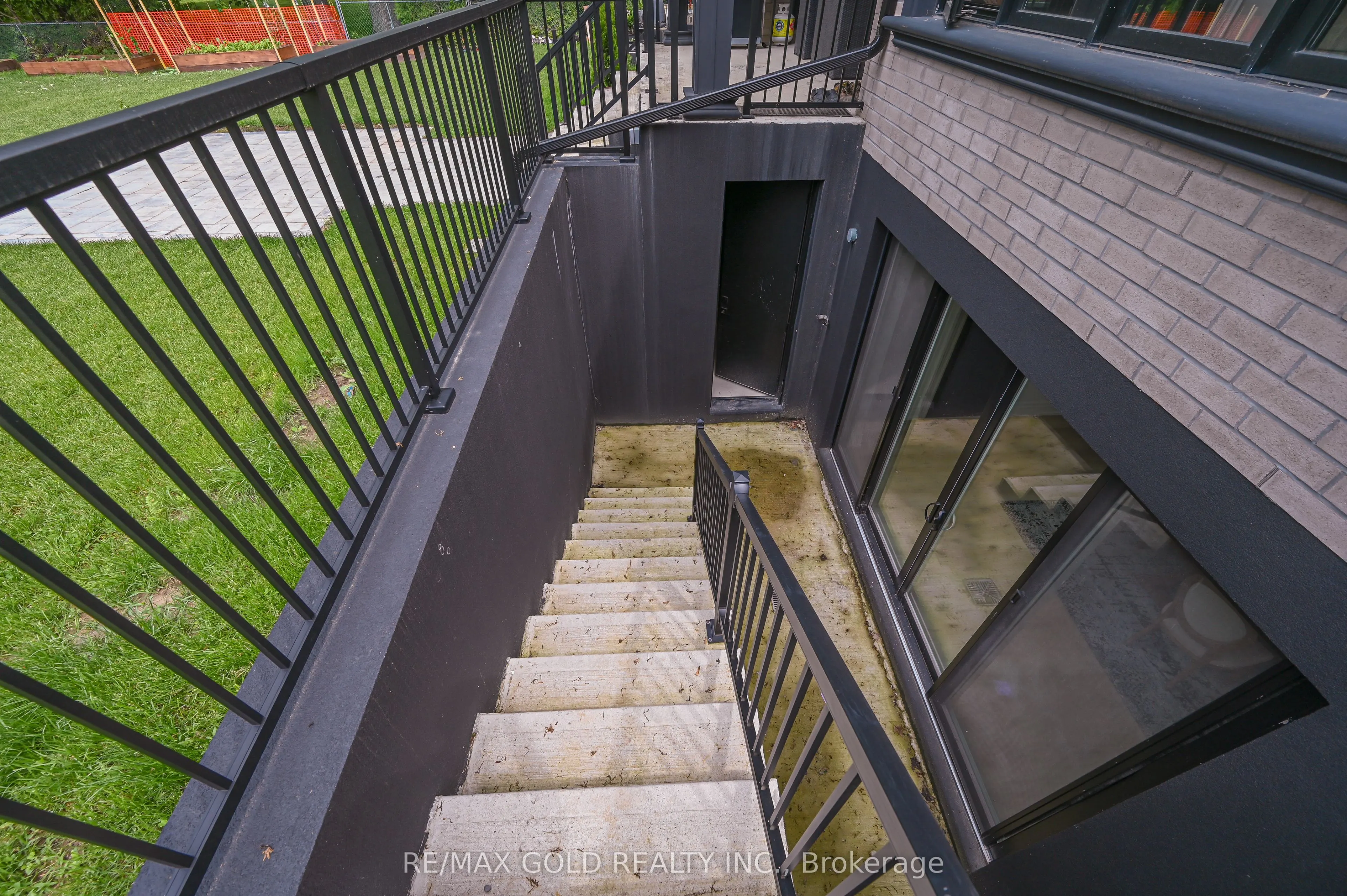 48 Sylvadene Parkway